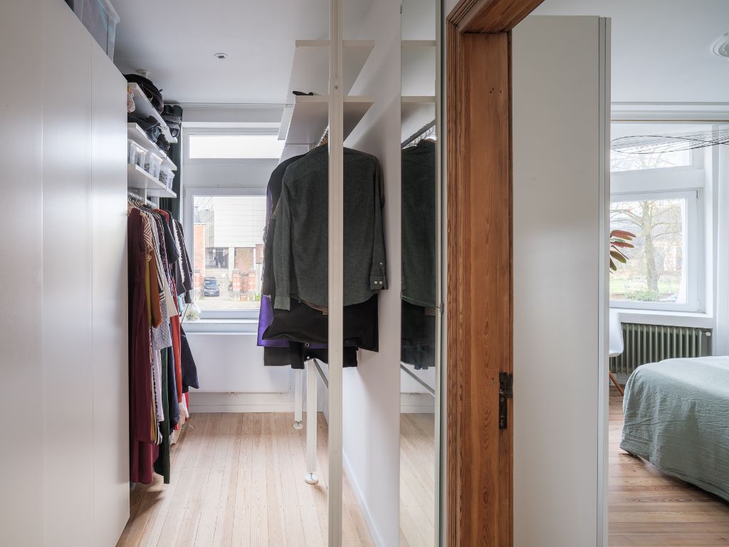 Prachtig gerenoveerde (Volt Architecten) interbellumwoning met vier slaapkamers, twee badkamers en zonnige stadstuin nabij de Bijloke. foto 17