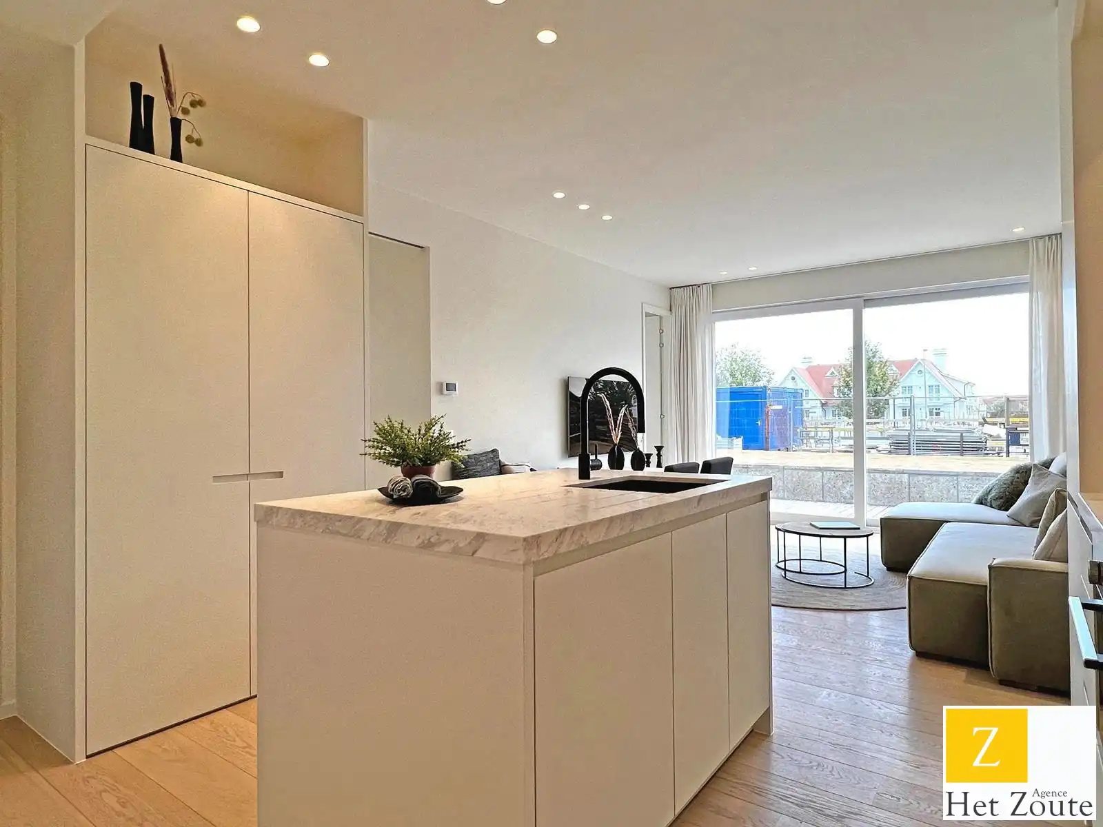 Prachtig gerenoveerd appartement gelegen op de Zeedijk foto 2