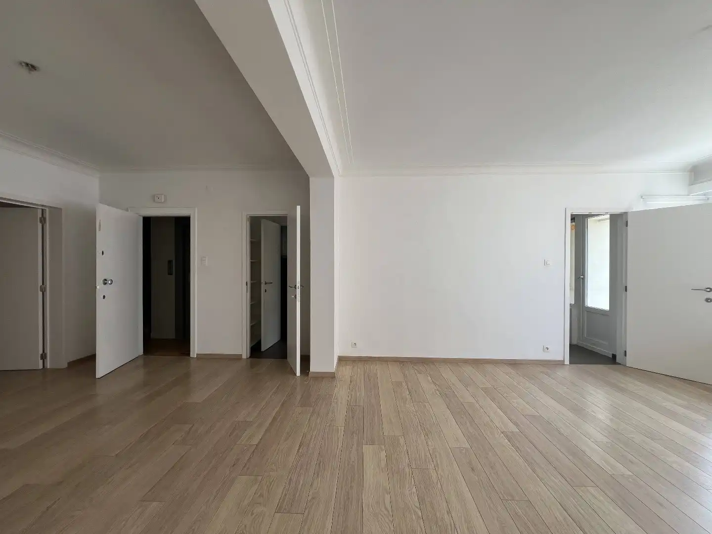 Te Huur – Appartement met Lateraal Zeezicht in het Centrum van Oostende foto 7
