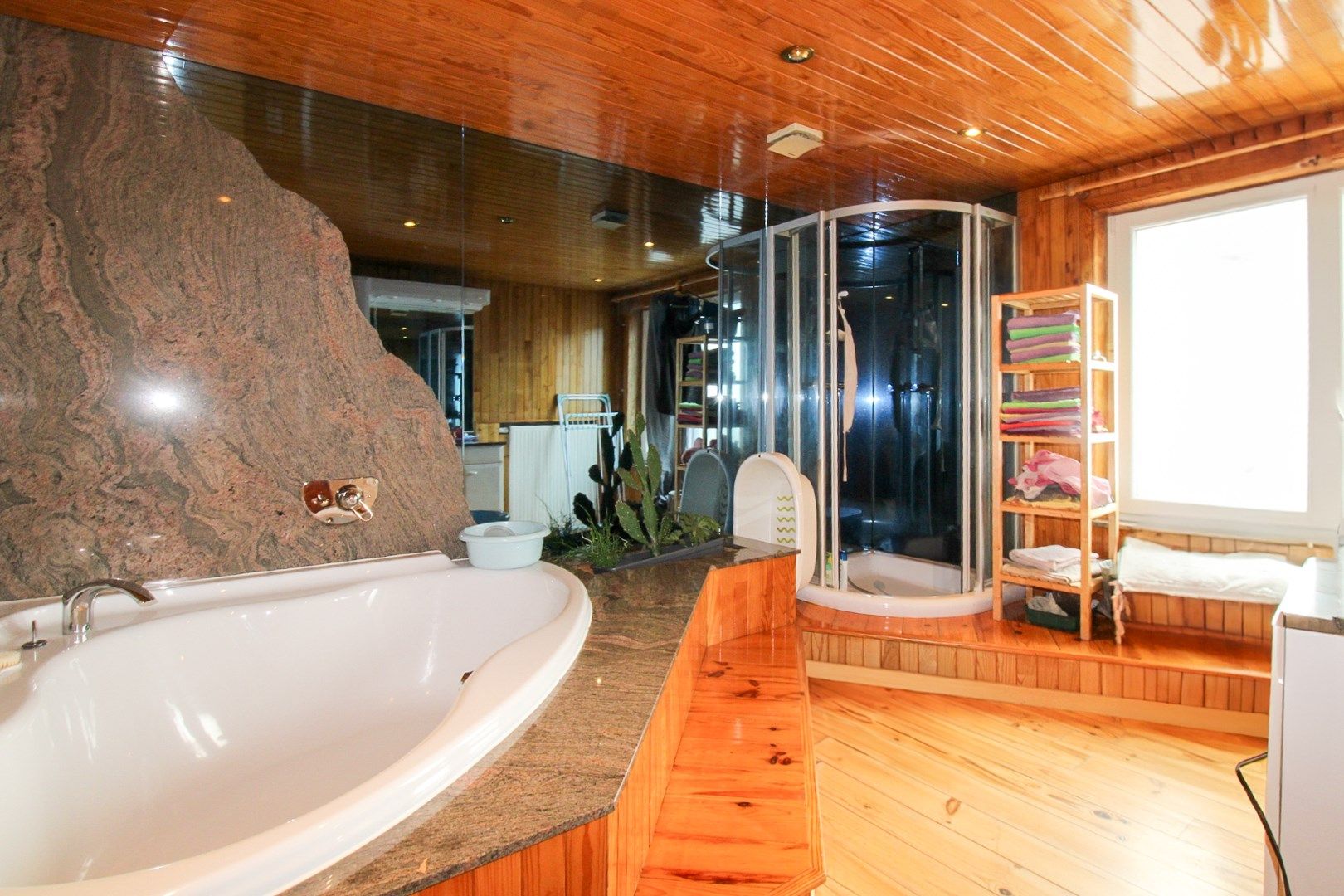 Veelzijdig handelshuis met woonst en luxueuze B&B op toplocatie aan de Markt van Temse! foto 31