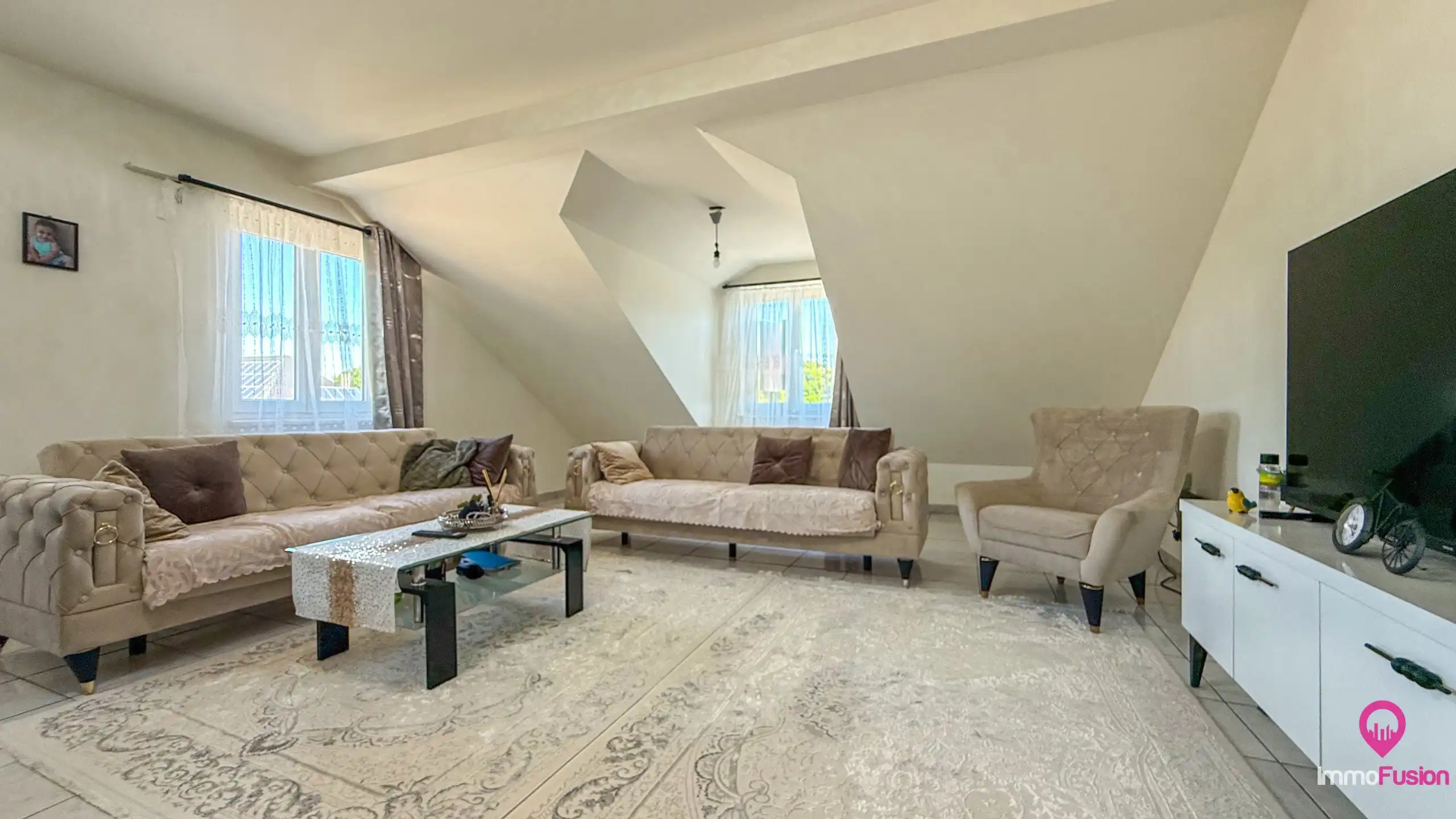 Instapklaar appartement met 2 slpks, balkon, tuin + parking! foto 3