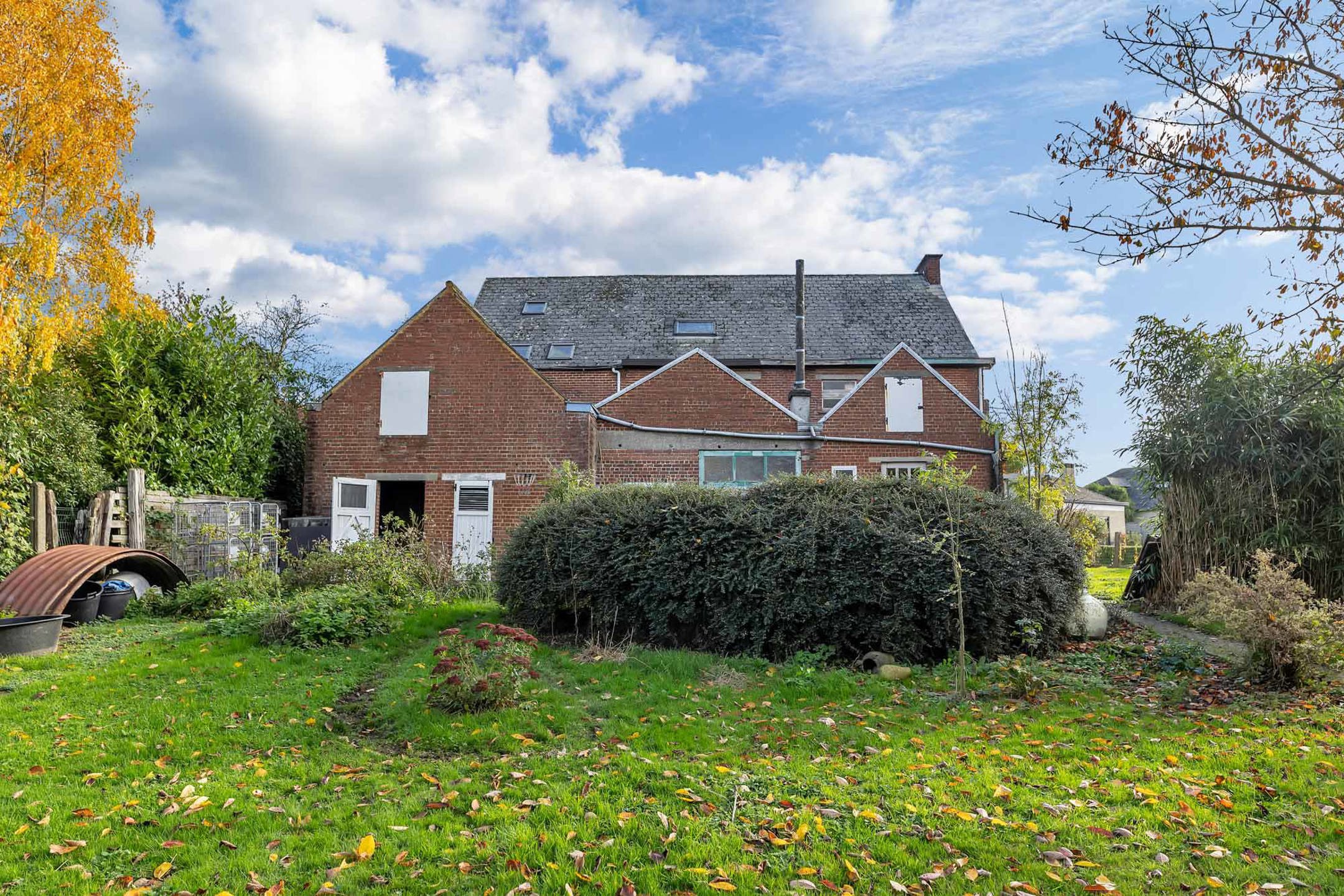 Woning met loods en 510 m² bewoonbare oppervlakte in Velzeke foto 2