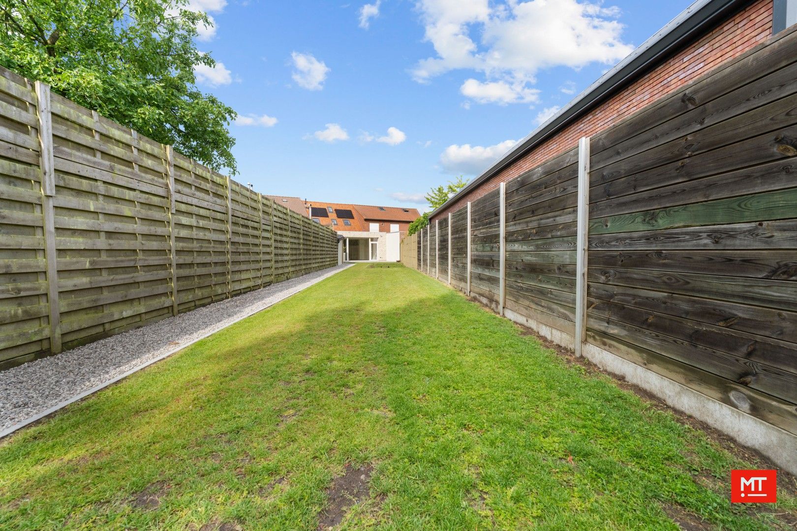 Volledig gerenoveerde woning met 3 slaapkamers, tuin en uitweg foto 21