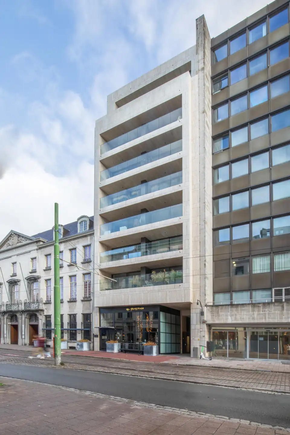 Exclusief gemeubeld loft-appartement TE HUUR op AAA+ locatie foto {{pictureIndex}}