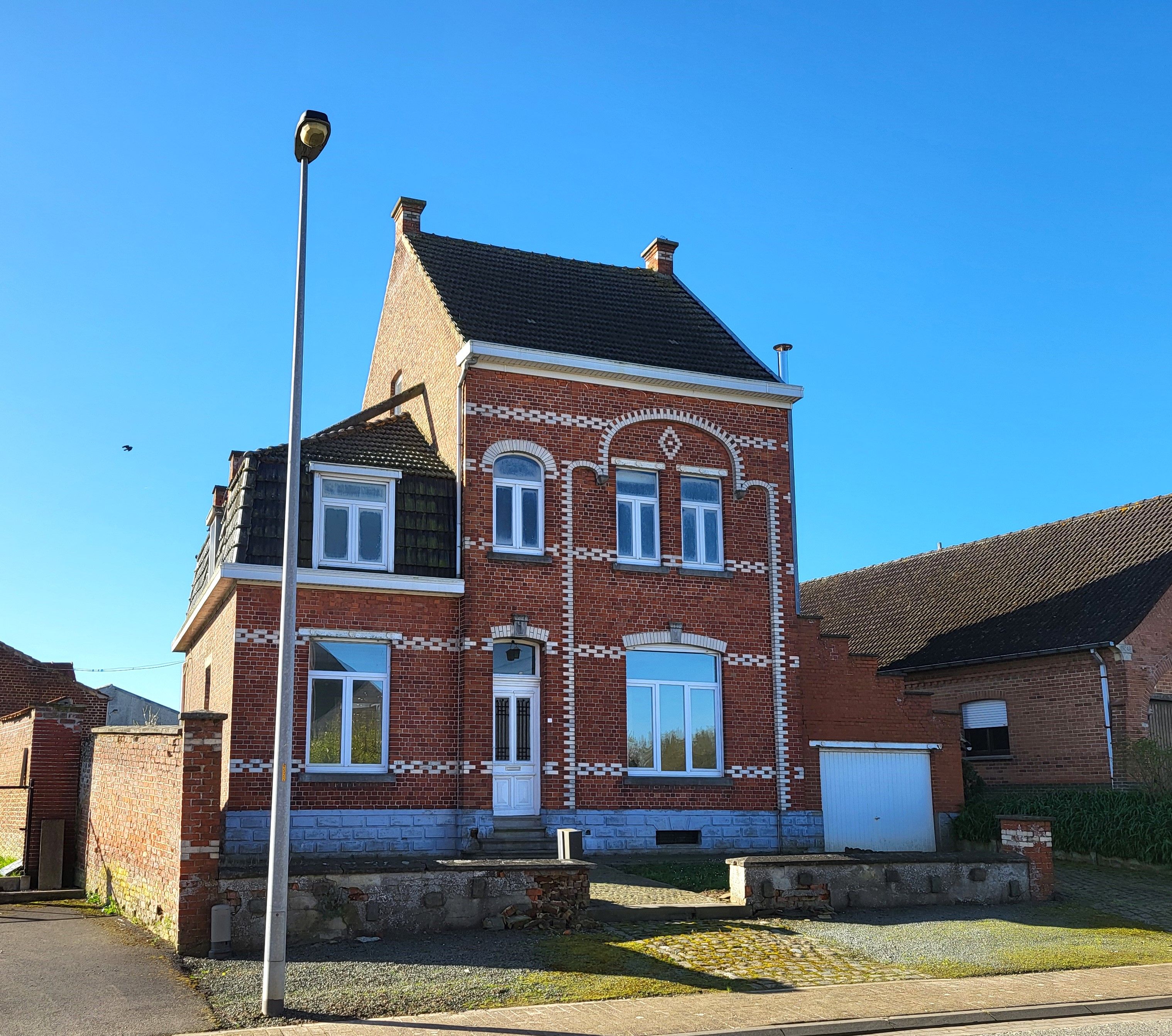 Prachtige herenwoning geschikt voor groot gezin of commerciële doeleinden! Aparte garage van 22m².  foto 3