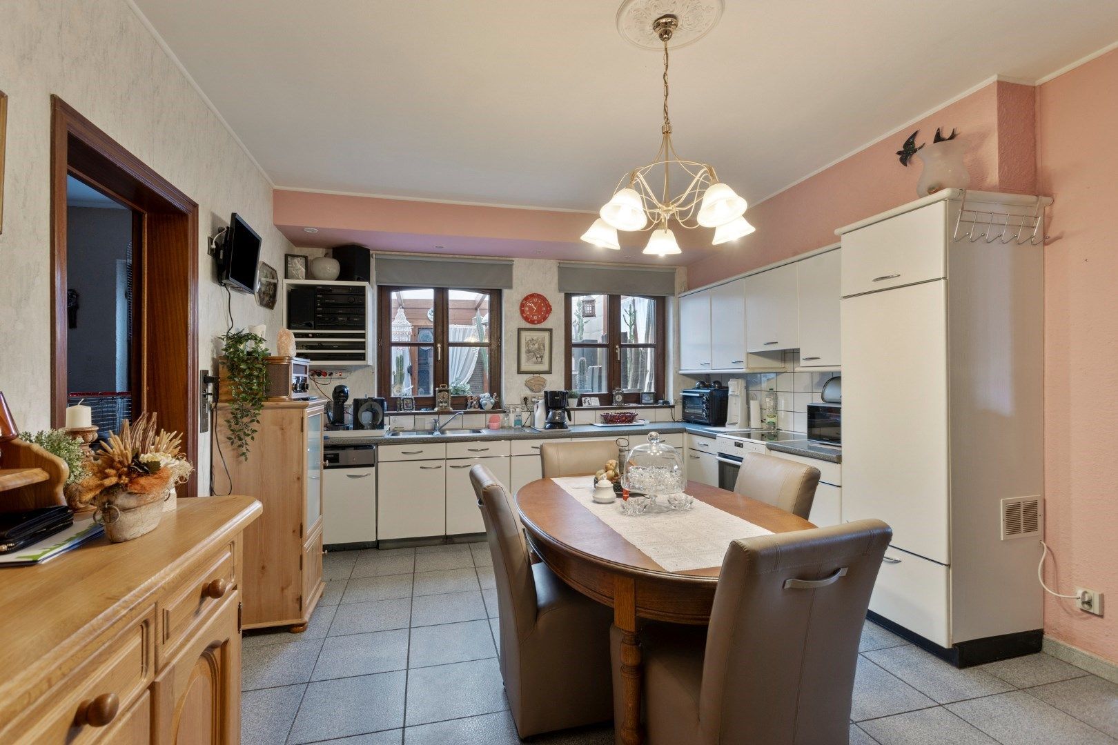 Charmante woning met veranda en mooie tuin in een rustige, landelijke omgeving foto 8