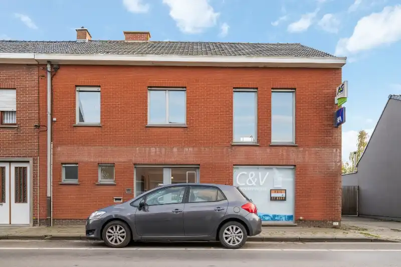 Zonnebeke. Half-open polyvalent ruim gebouw / handelshuis met apart magazijn van +/- 170m2 en  3-5 slaapkamers en apart kantoor / hobby / handelsruimte. Goede staat ! foto 22