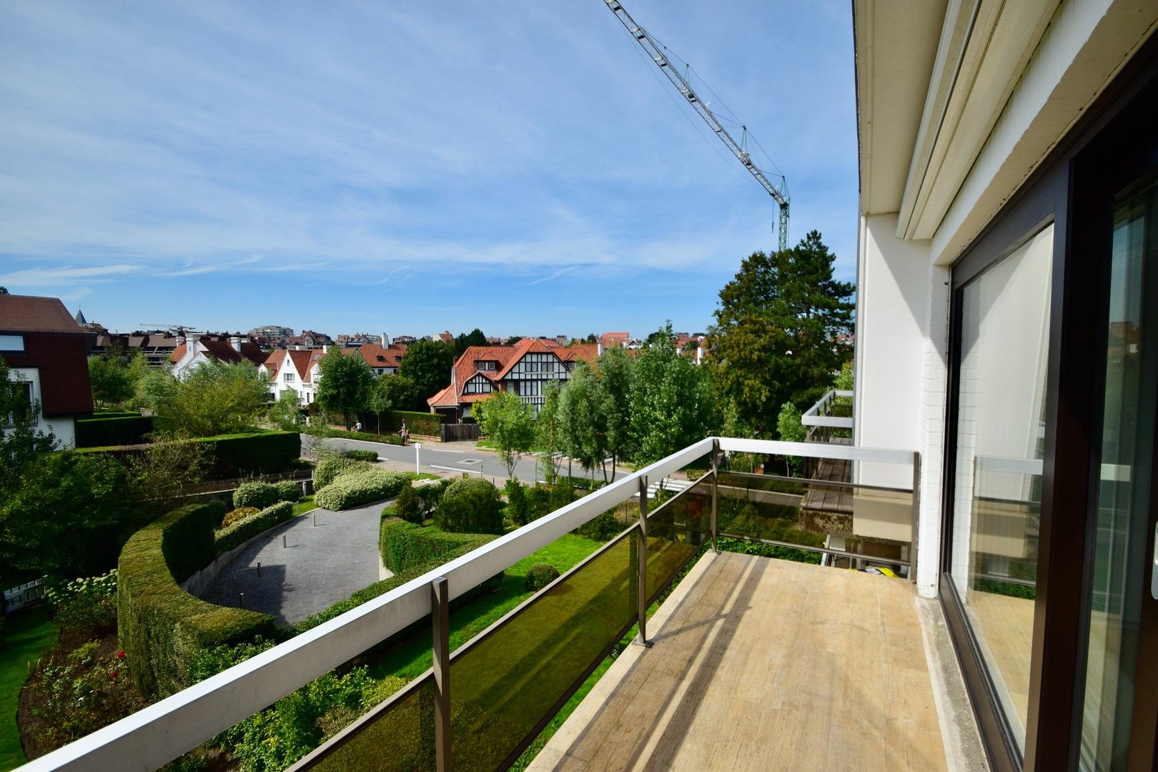 Zonnig gerenoveerd appartement met zuidwestgericht terras en open zicht op wandelafstand van het strand in hartje Zoute. foto 16