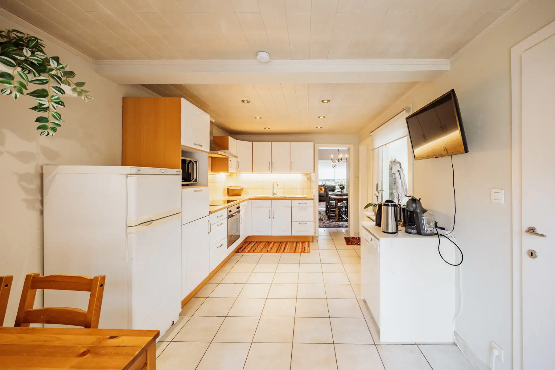 Open bebouwing met veelzijdig bijgebouw op een toplocatie foto 6