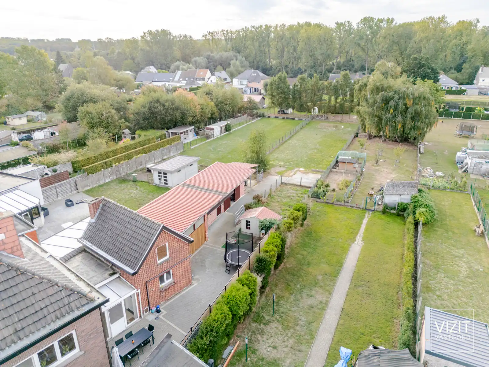 Halfopen woning met 4 slaapkamers en stallingen!  foto 4