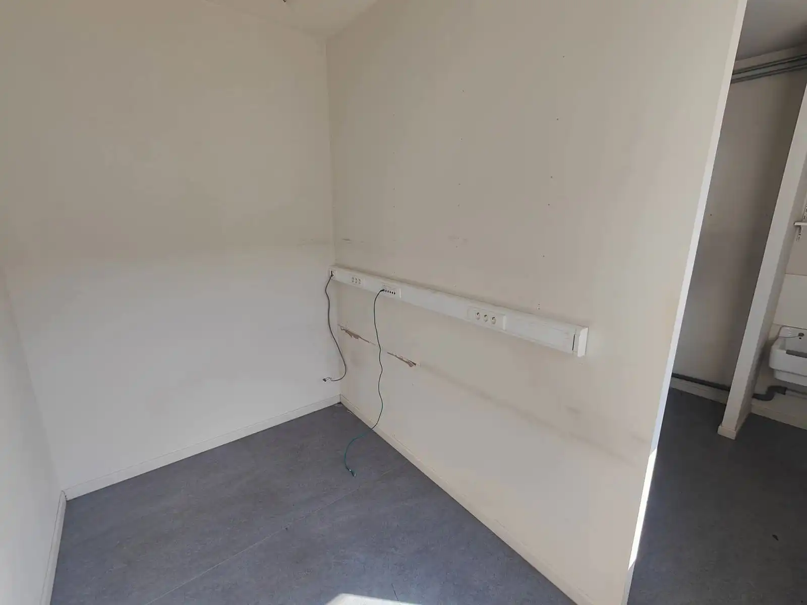 Handelspand in het commercieel centrum van Beveren foto 11