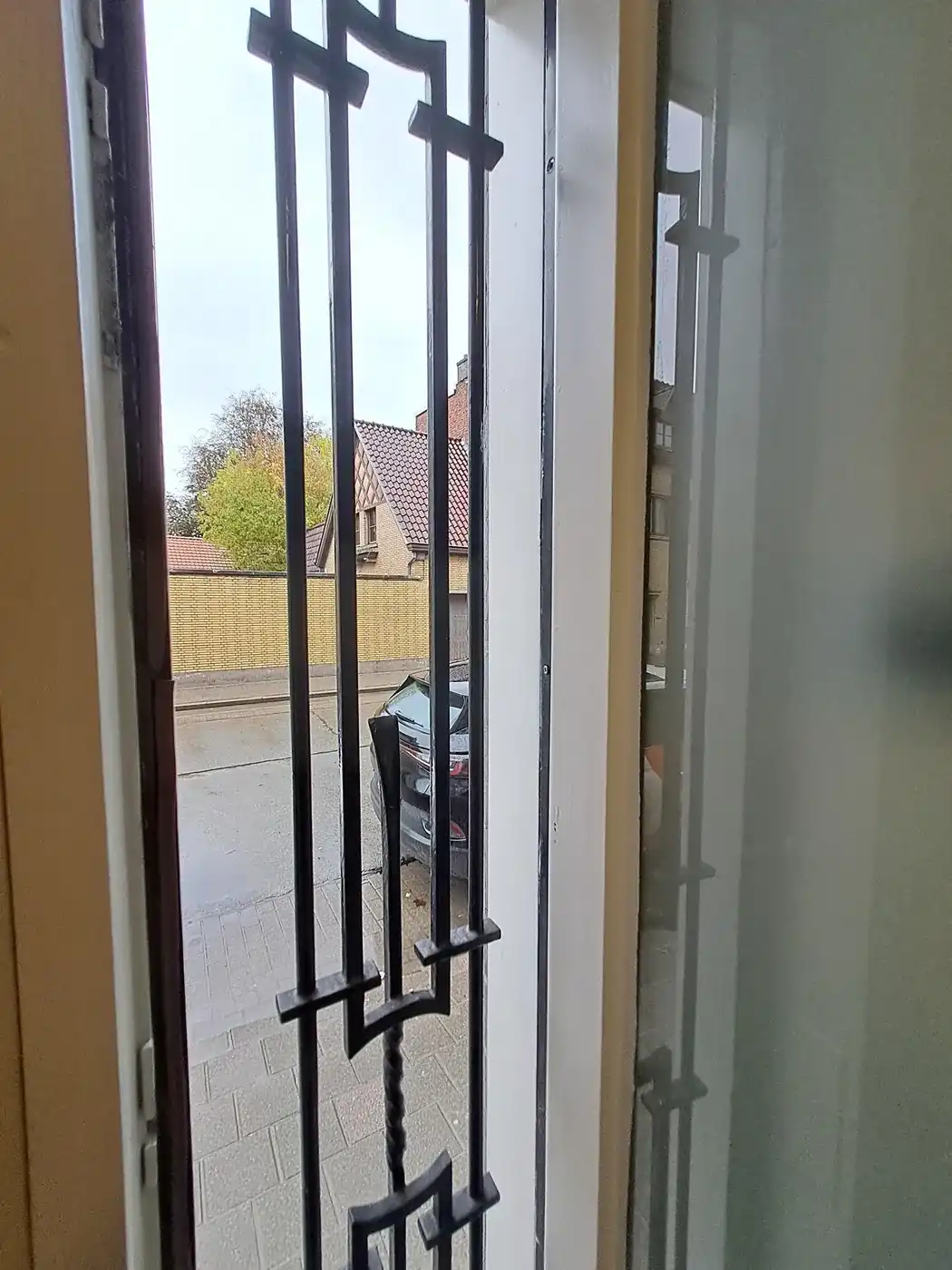 Verrassend ruime en charmante woning met grote inpandige garage! foto 3