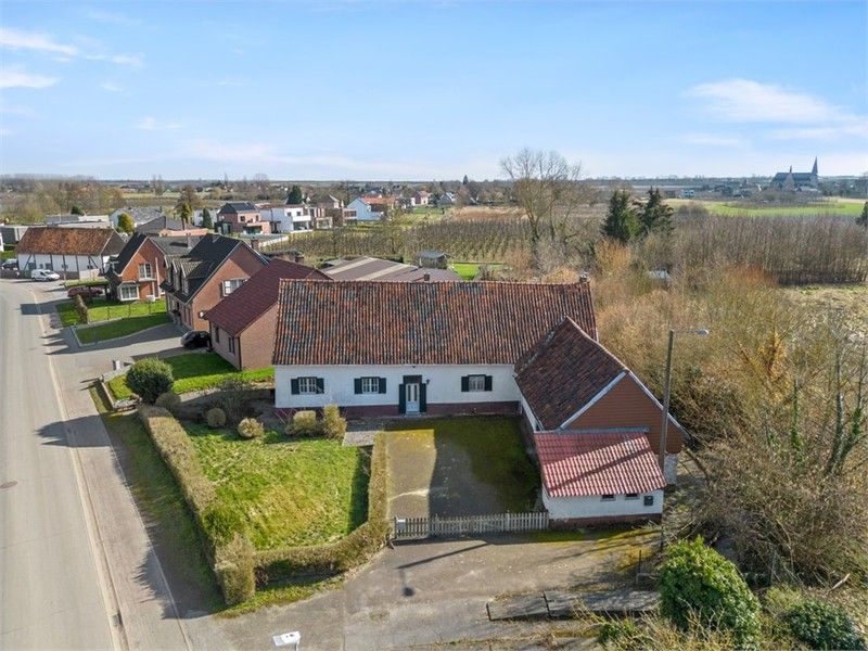 RUIM TE RENOVEREN PAND MET VEEL POTENTIEEL IN HET GEZELLIGE ZEPPEREN foto 2