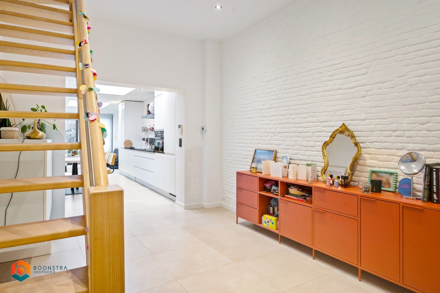 Rijwoning met  2 slpkrs en tuin foto 8