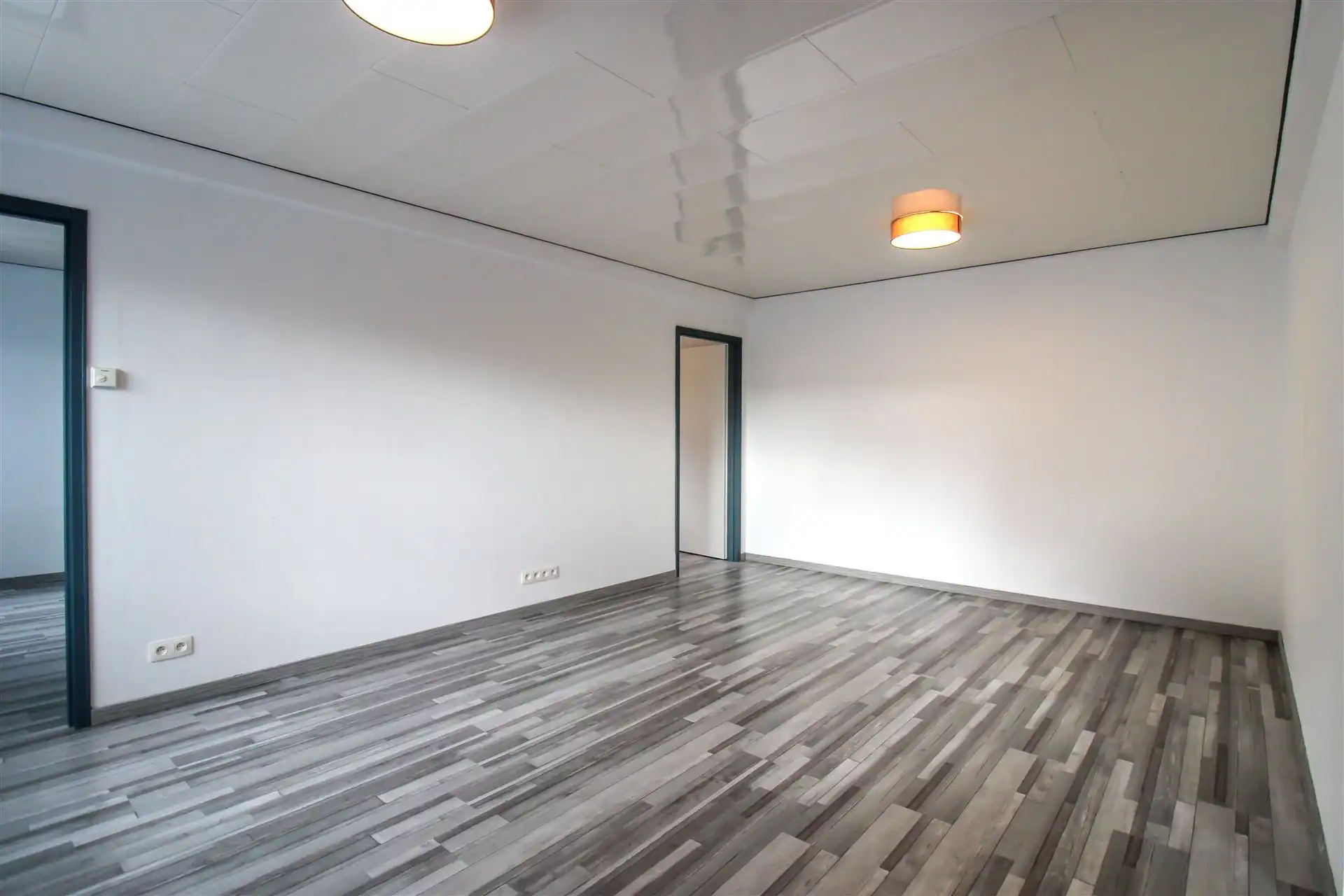 Instapklare gezinswoning met apart bijgebouw met eigen voorzieningen, 4 slaapkamers en inpandige garage op ruim perceel in hartje Maasmechelen! foto 20