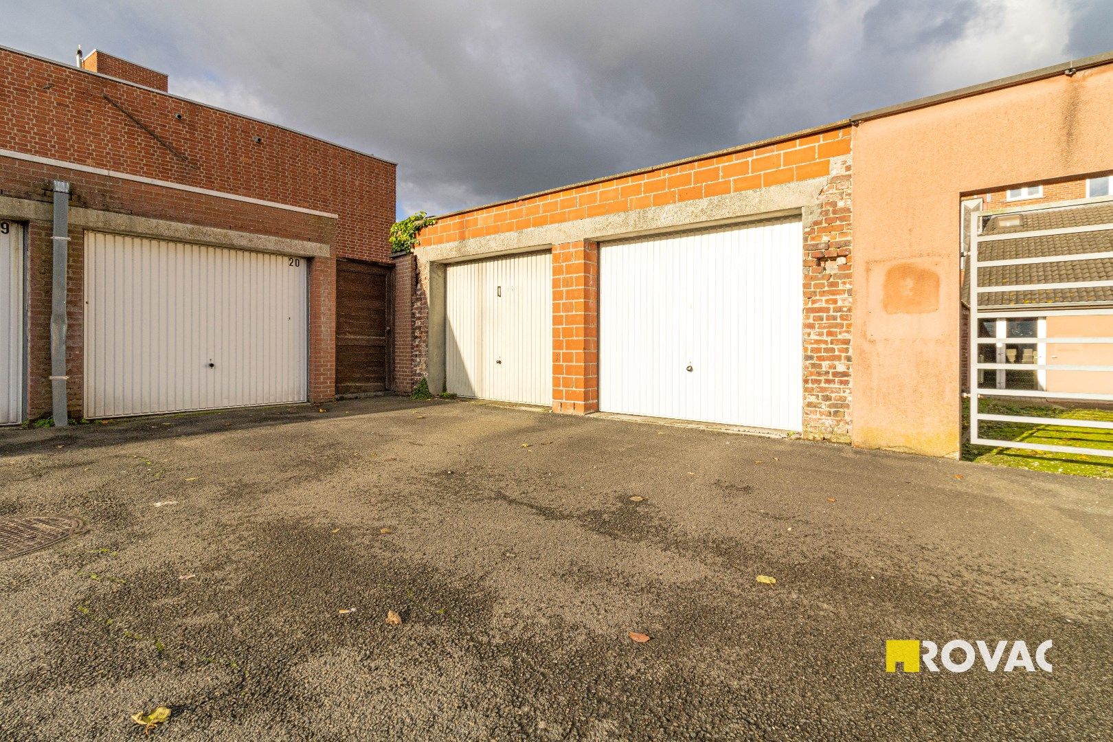 Opbrengsteigendom met 2 instapklare appartementen en 2 garages - uitweg achteraan foto 14