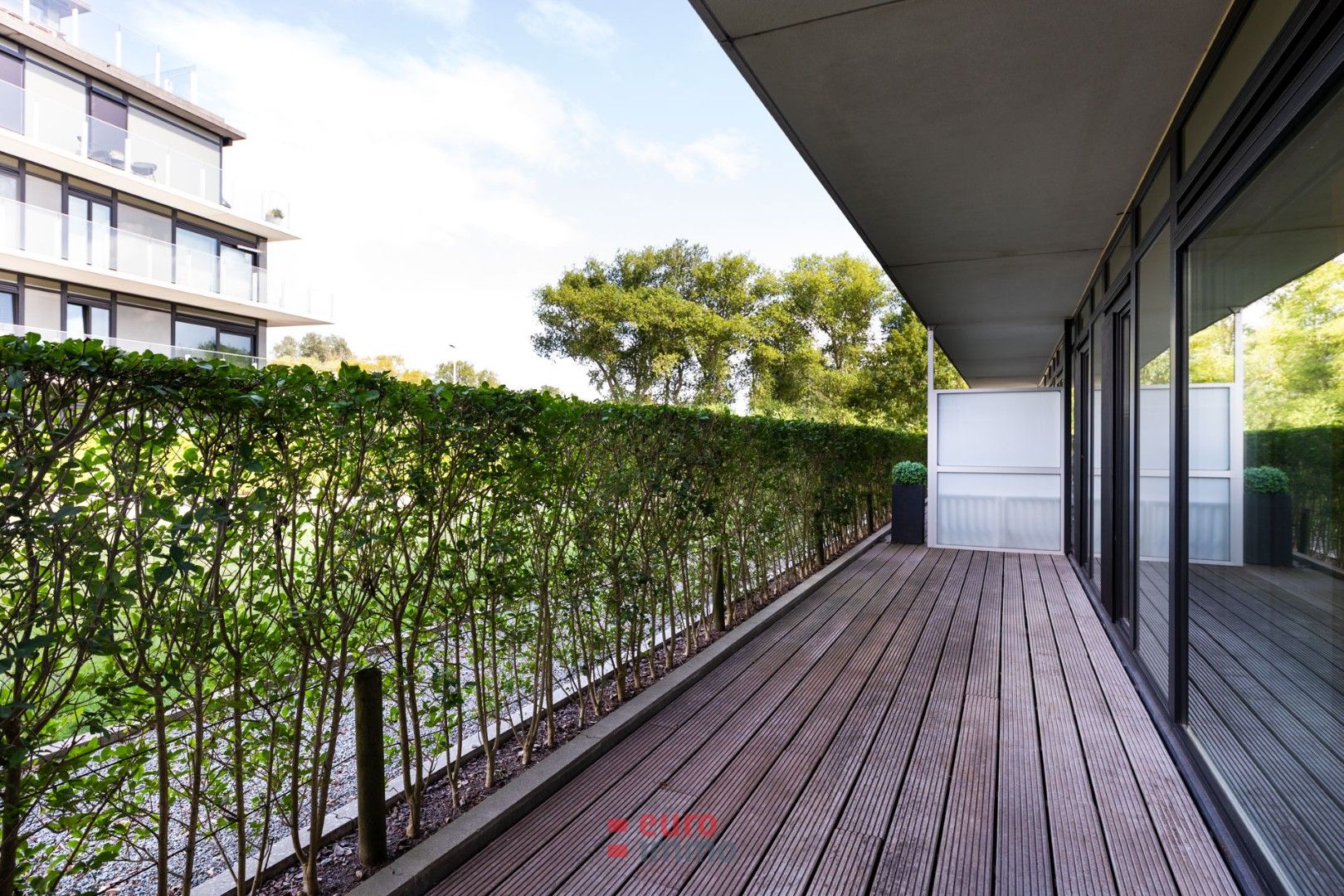 Super rustig gelegen appartement met zéér groot terras! foto 2