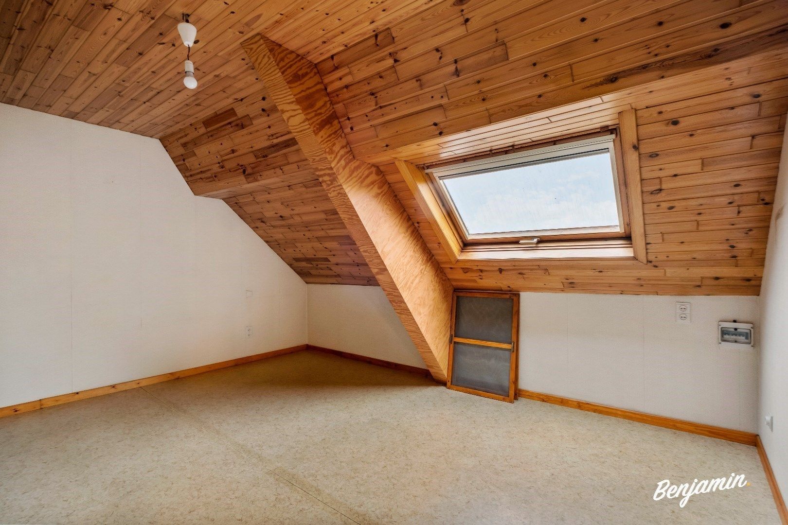 Ruime, verzorgde rijwoning met 4 slaapkamers, tuin en garage op centrale ligging te Menen foto 16