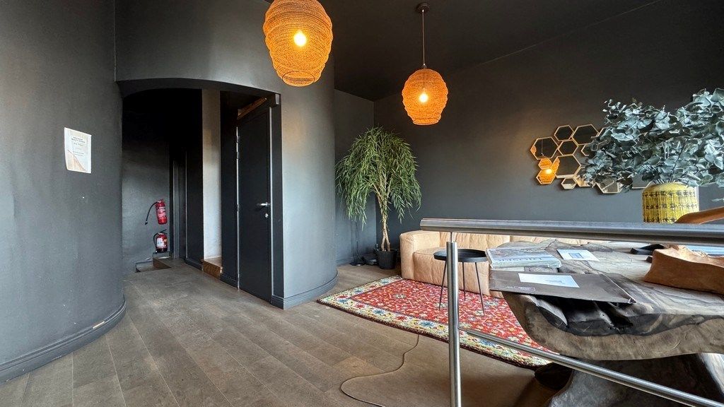 Kantoorruimte te huur in burgershuis aan kaai in Antwerpen foto 10