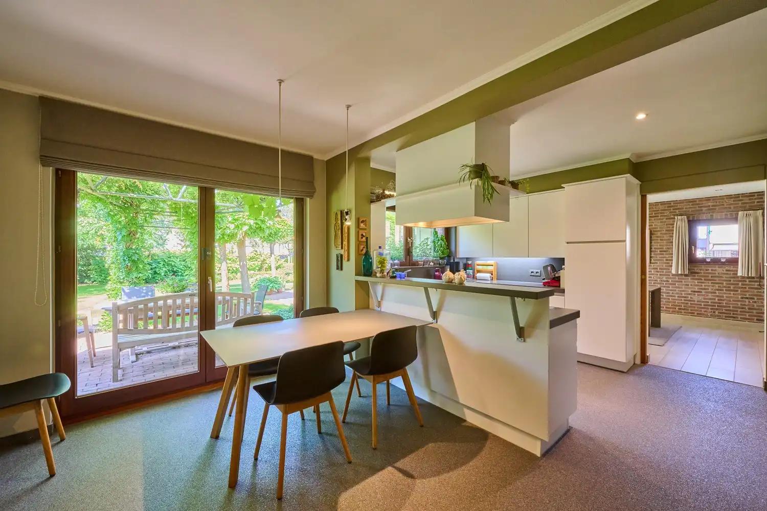 Karaktervolle woning met praktijkruimte,  4 slaapkamers en zuidgerichte tuin foto 10