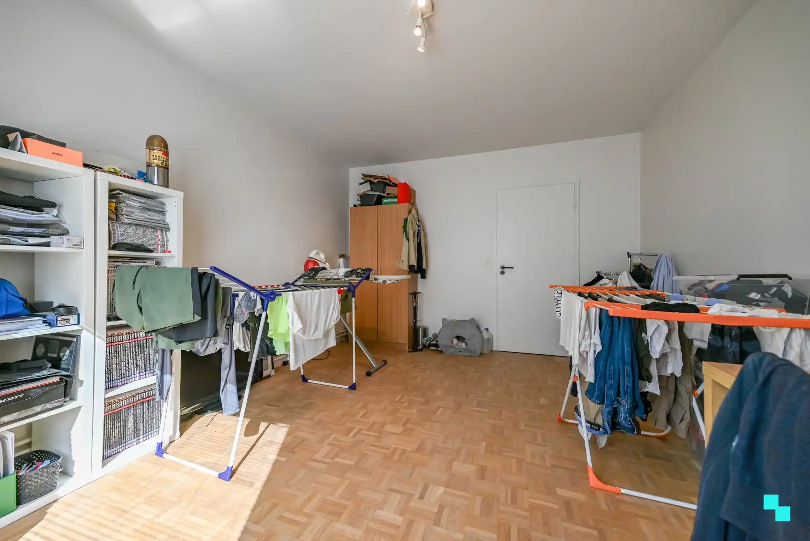 Ruim appartement met ondergrondse autostaanplaats foto 16
