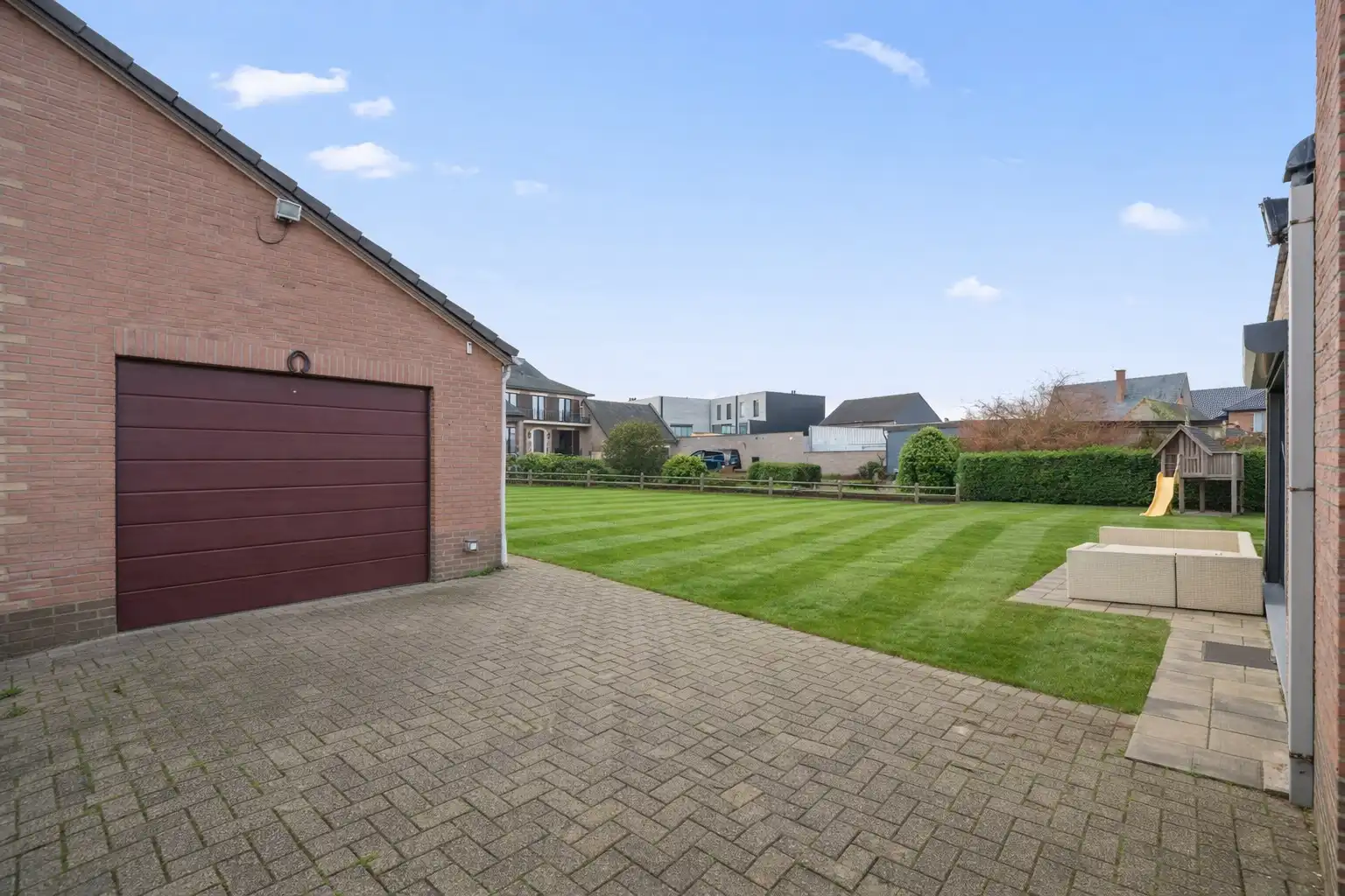 Ruime gezinswoning met ruime tuin en aparte garage foto 21