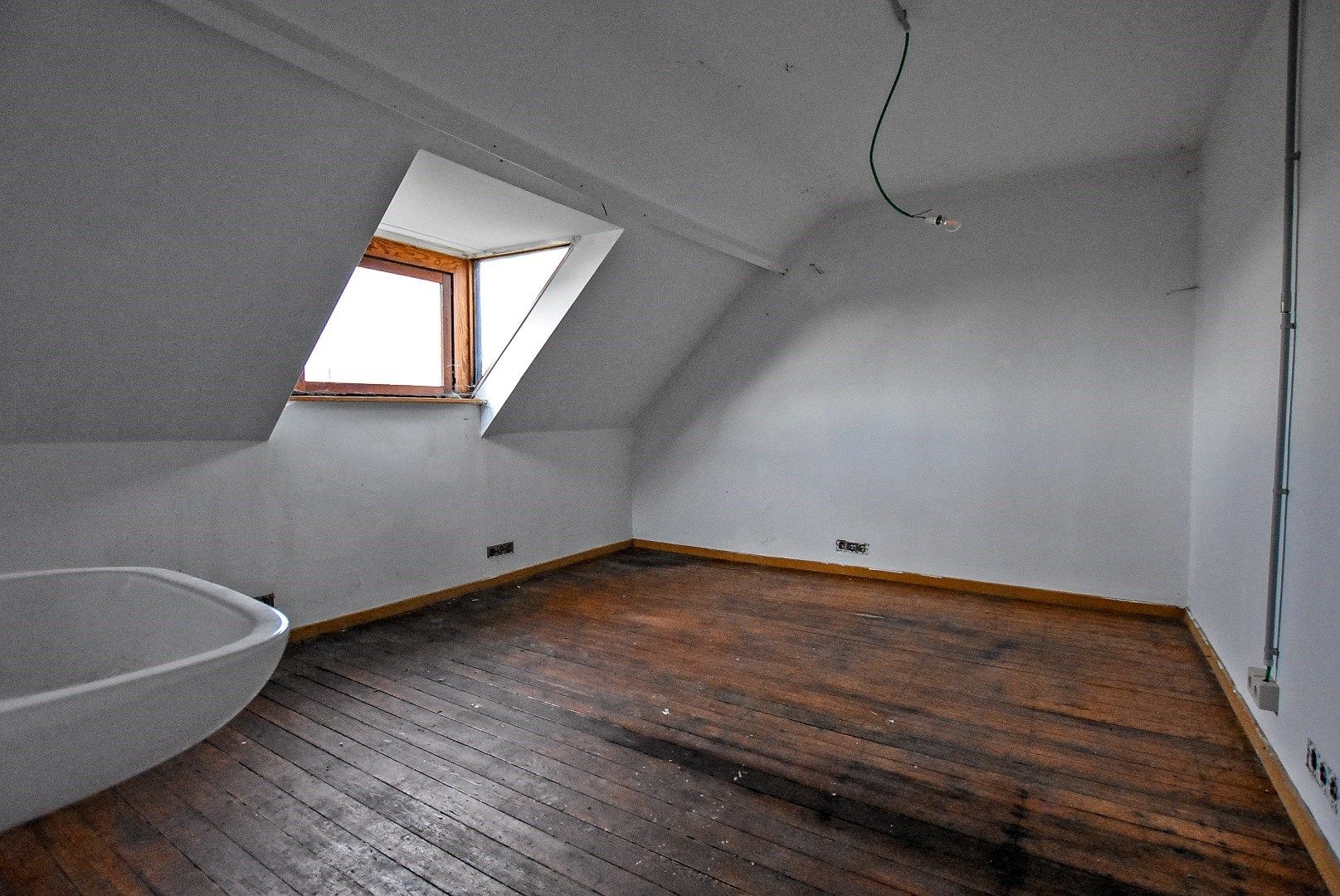Zeer ruime te renoveren woning centrum Veurne! foto 14