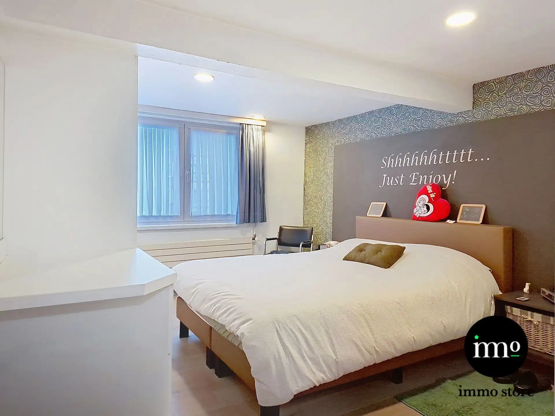 Uitzonderlijk ruime woning met atelier en garage foto 20