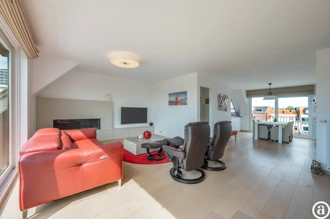 Zonnig duplex-appartement met 3 slaapkamers en garagebox.    foto 3
