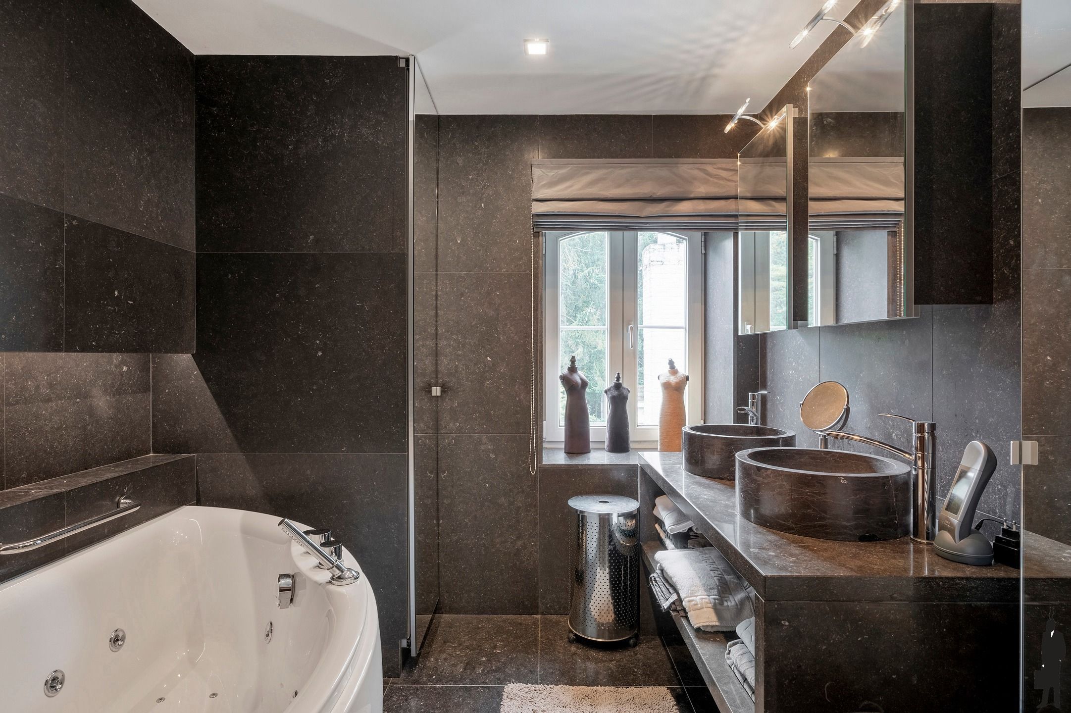  Goed onderhouden in het centrum gelegen karaktervilla op een perceel van ca. 1.938 m²! foto 29