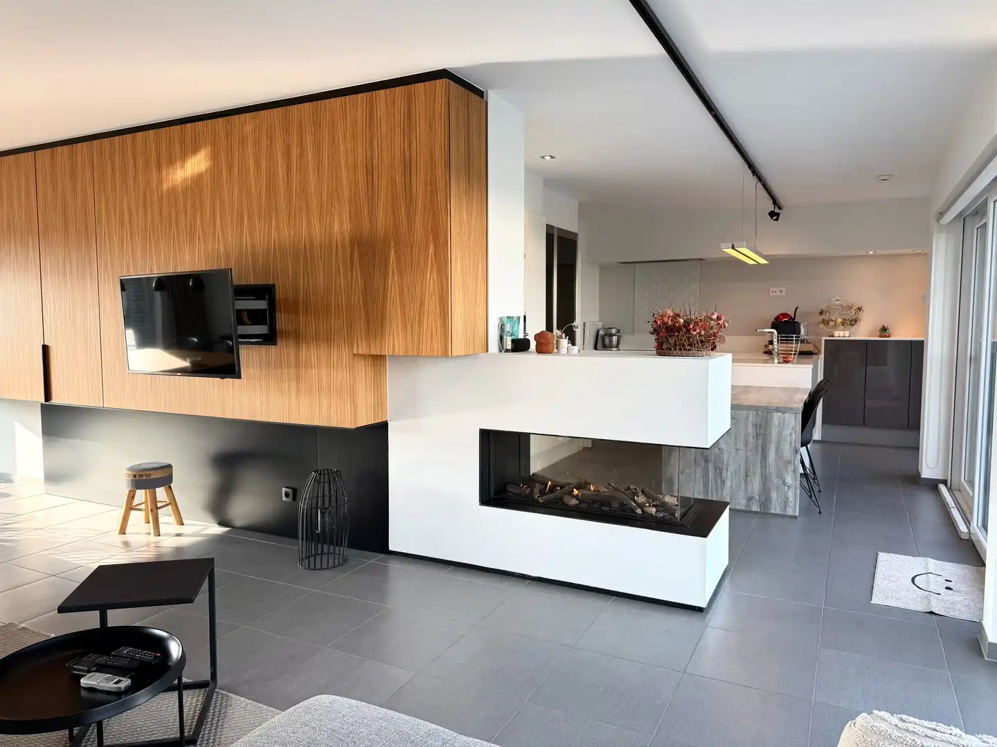 Instapklare én energiezuinige woning met zwemvijver vlak bij yachthaven. foto {{pictureIndex}}