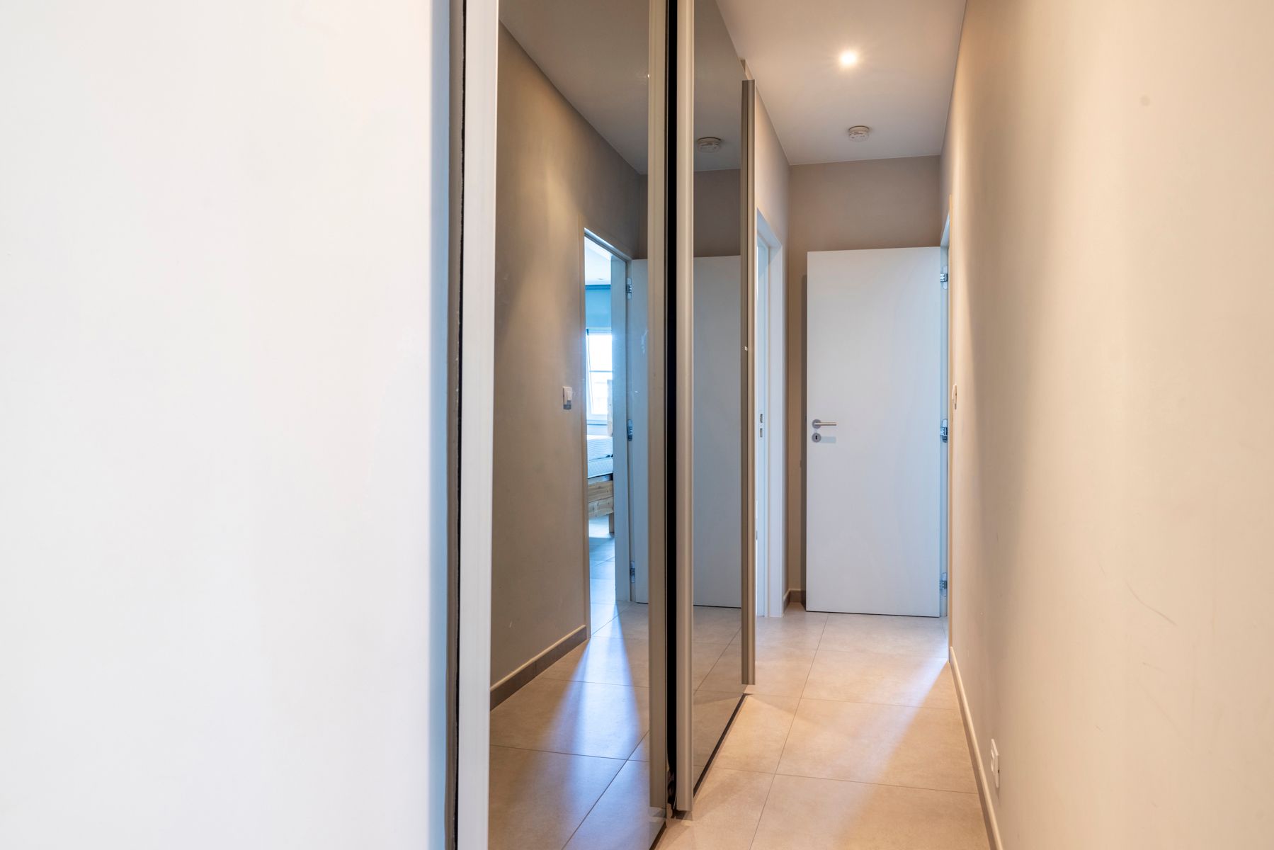 Recente penthouse met 2 slaapkamers en grote terrassen foto 13
