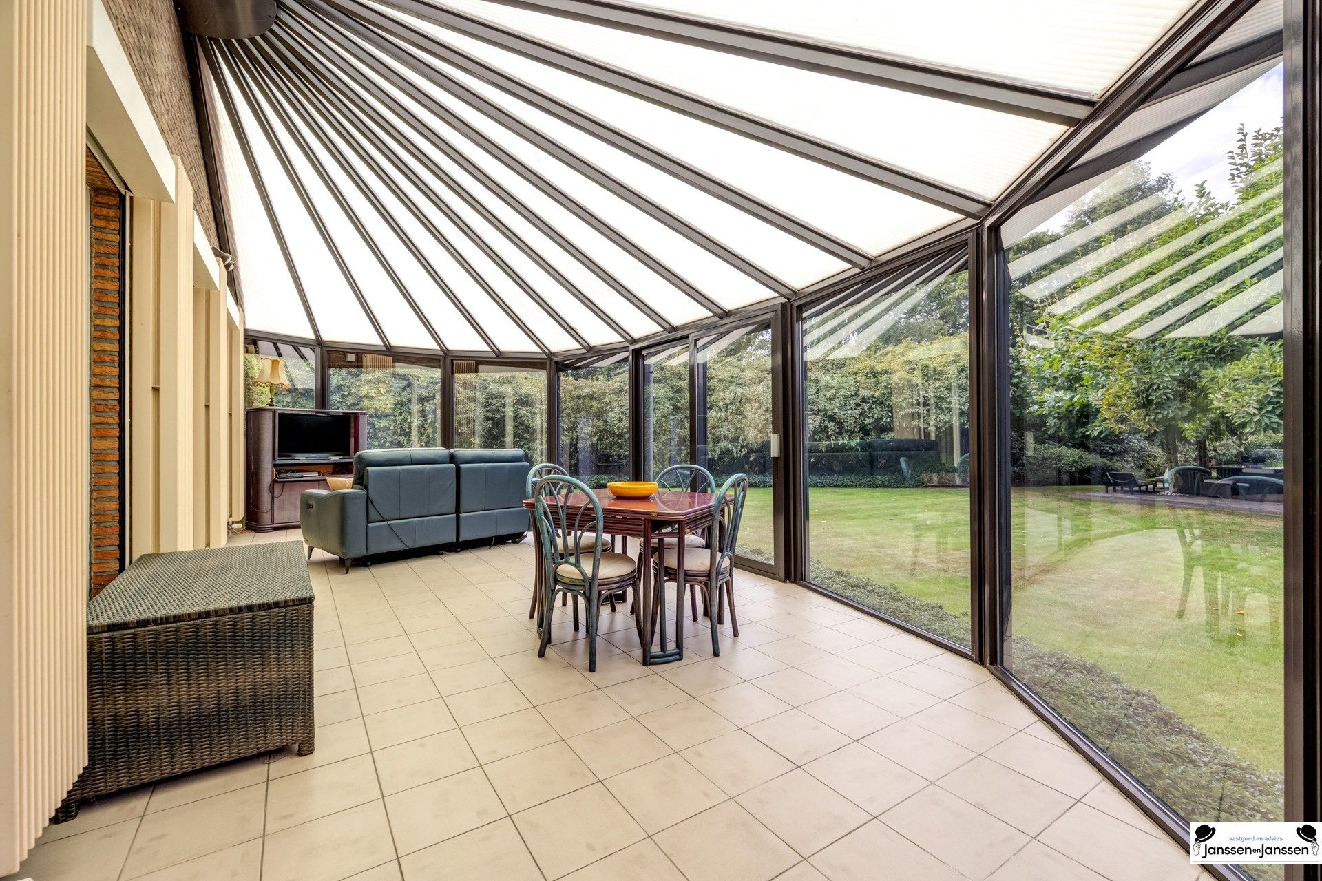 Charmante laagbouwwoning met 3 slaapkamers en prachtige tuin foto 20