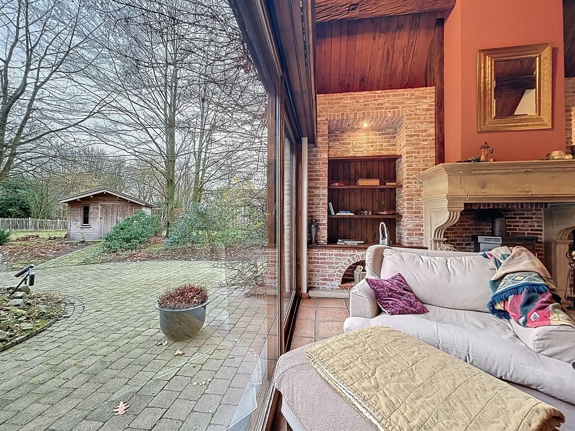 Energiezuinige statige villa met 5 slaapkamers en riant bijgebouw op perceel van 14262m² foto 4