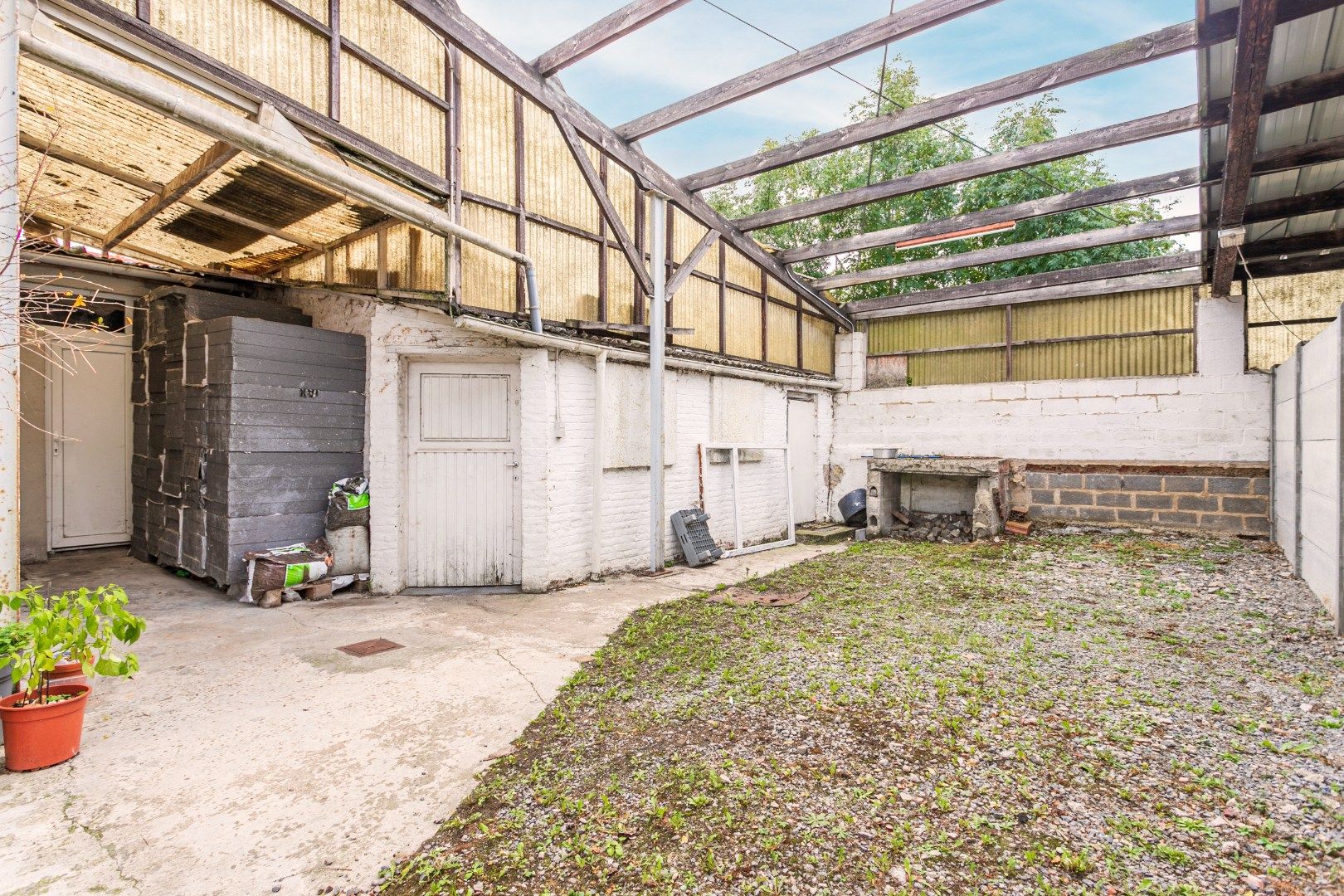 Gerenoveerde woning met 4 slaapkamers en opslagplaats foto 9