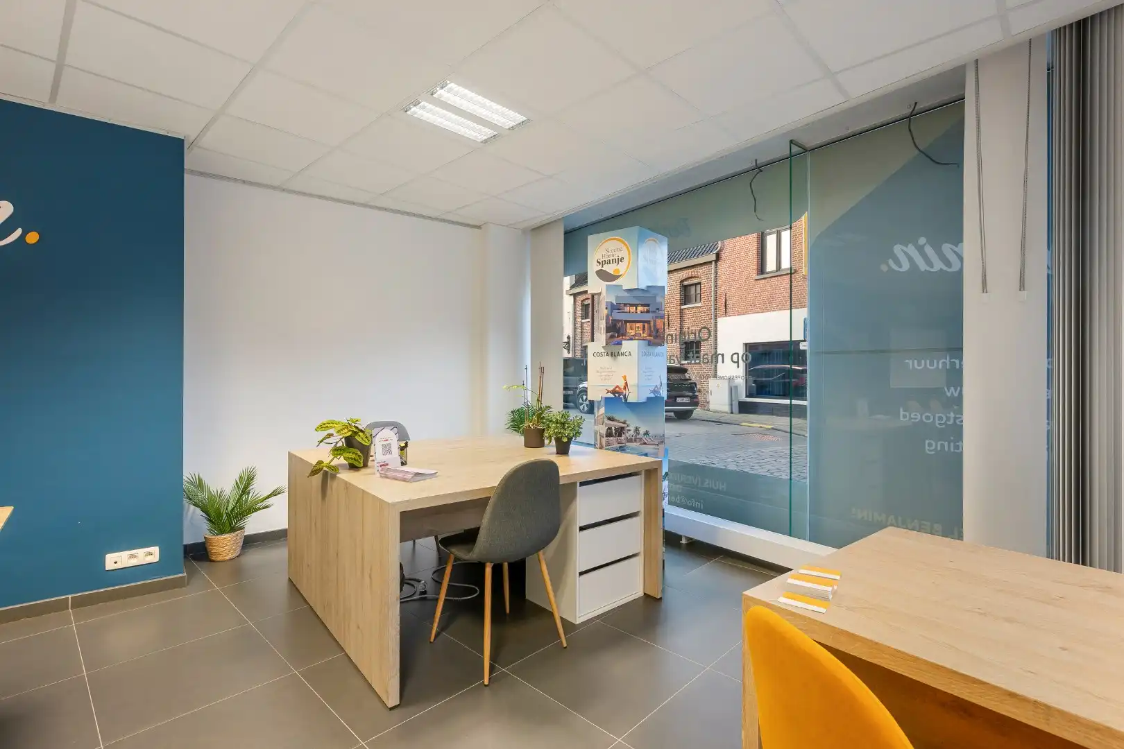 Handelsruimte/kantoor met aparte keuken, opslagplaats en toilet op Dadizele-Plaats foto 9