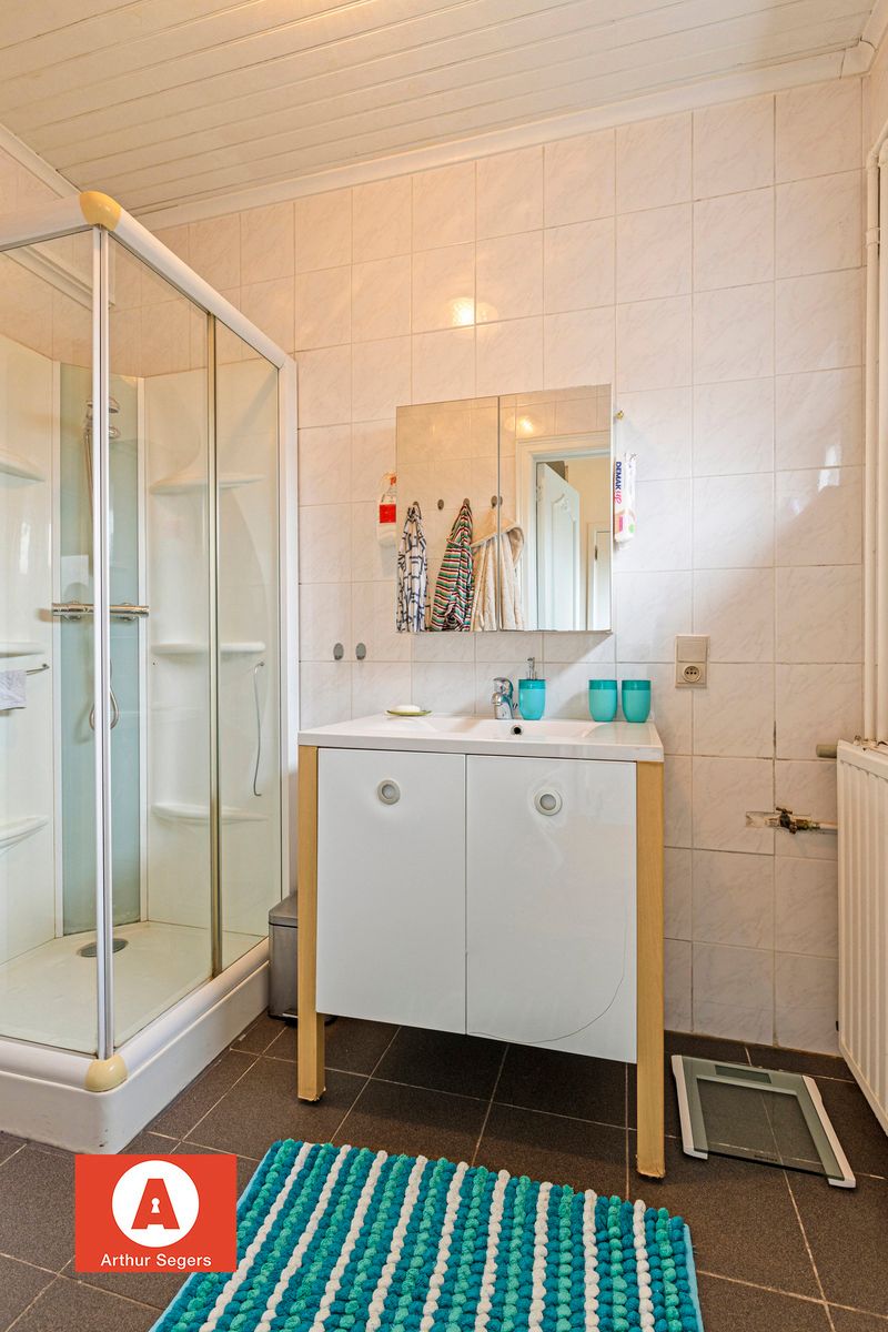 Gesloten bebouwing met 2 slaapkamers, garage én staanplaats foto 12