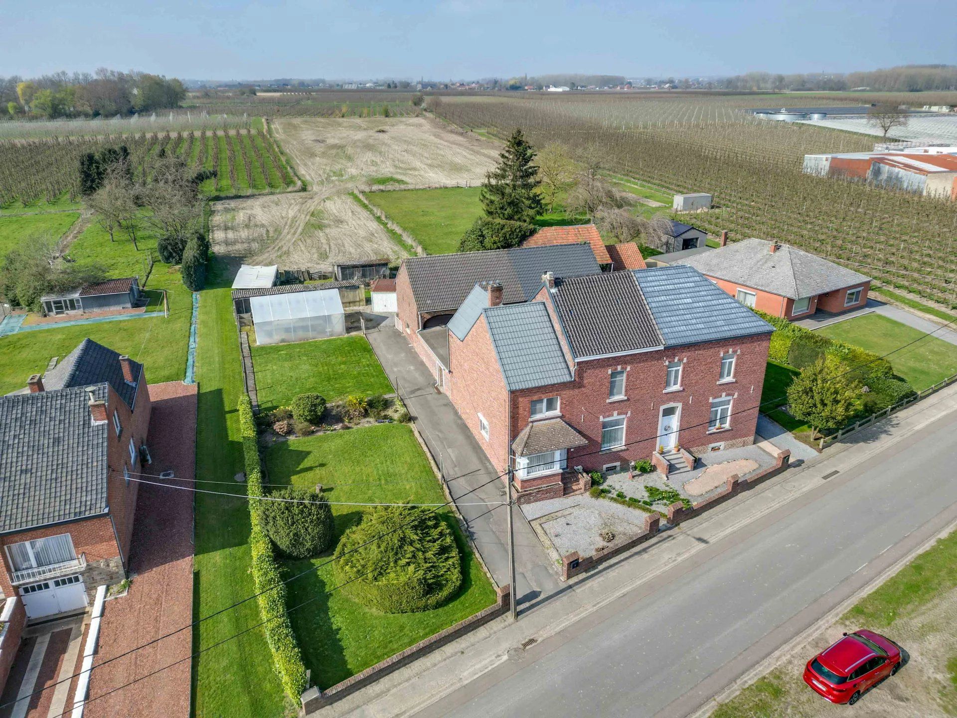 Te renoveren, landelijk gelegen woning/ projectgrond foto 3