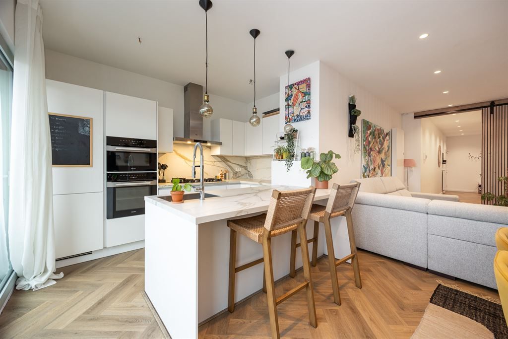 Instapklaar appartement, 3slpk,  incl staanplaats foto 3