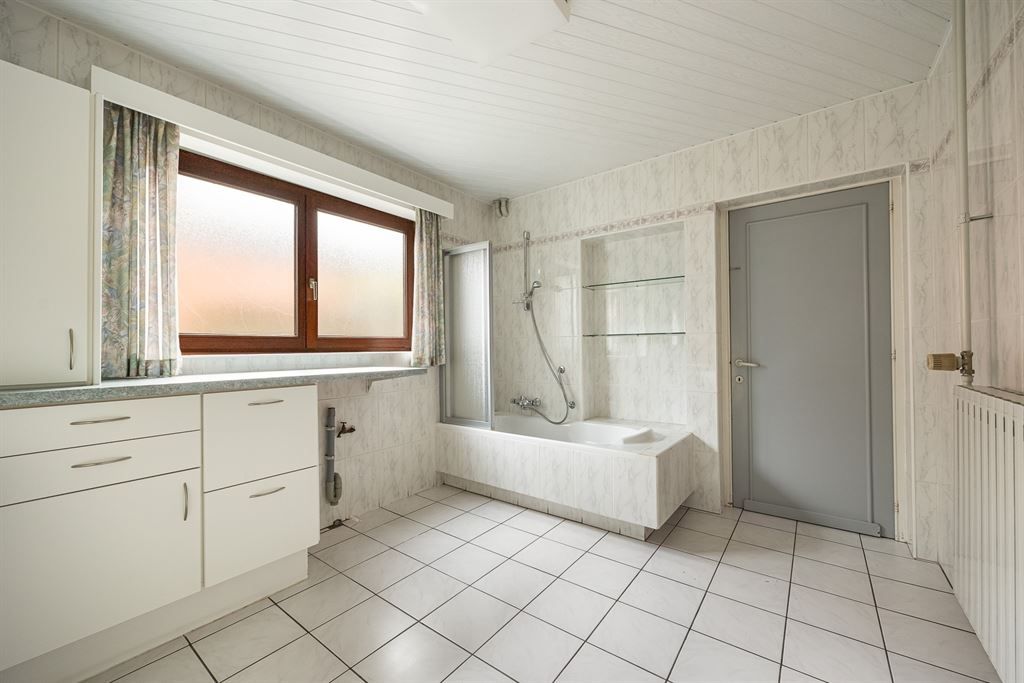 Karaktervolle woning met veel potentieel foto 13