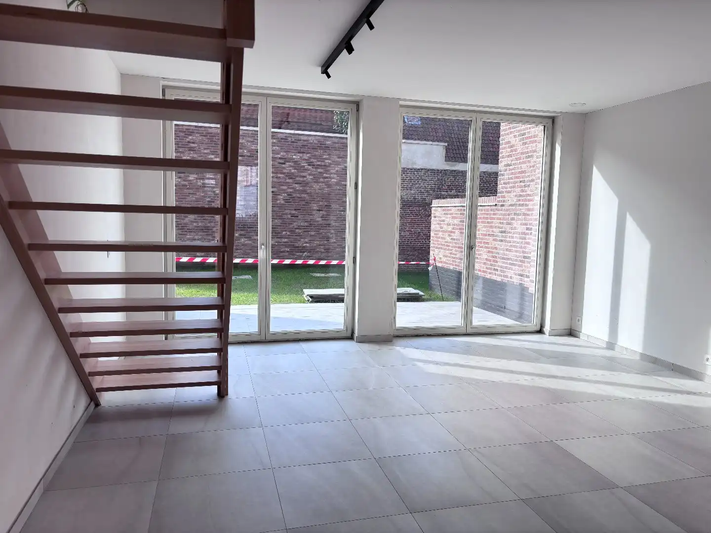 Lichtrijke nieuwbouwwoning met 3 slaapkamers, tuin en ondergrondse staanplaats foto 5