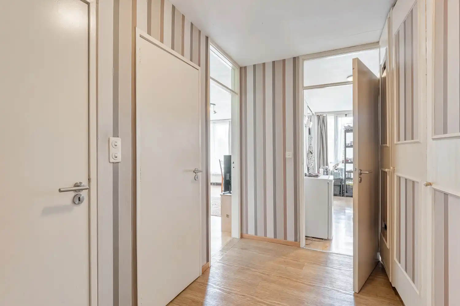 Gunstig gelegen appartement met 2 slaapkamers, ondergrondse autostaanplaats en kelderberging. foto 3