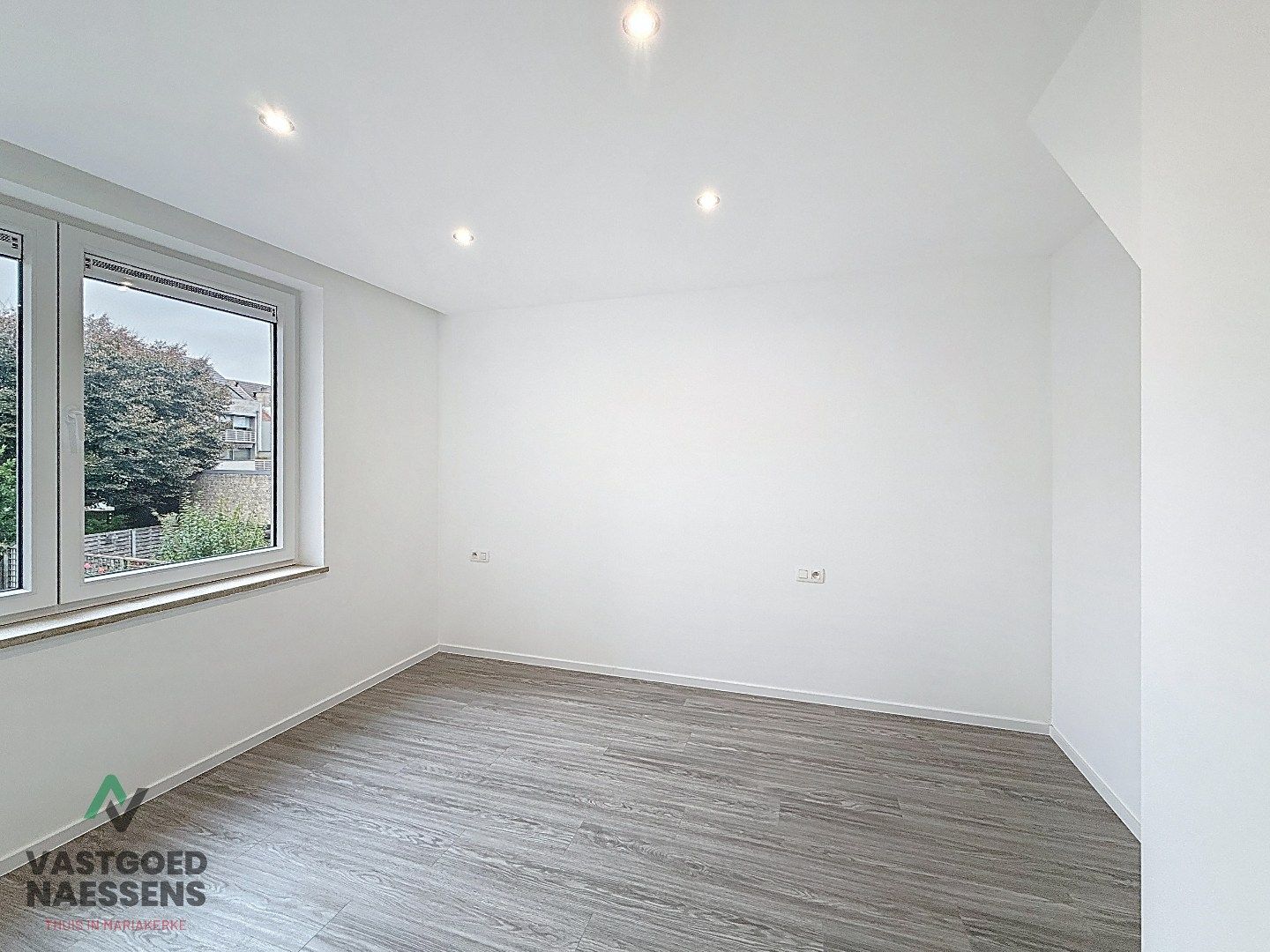 VOLLEDIG GERENOVEERDE WONING MET TUIN / 5 SLPK  foto 13