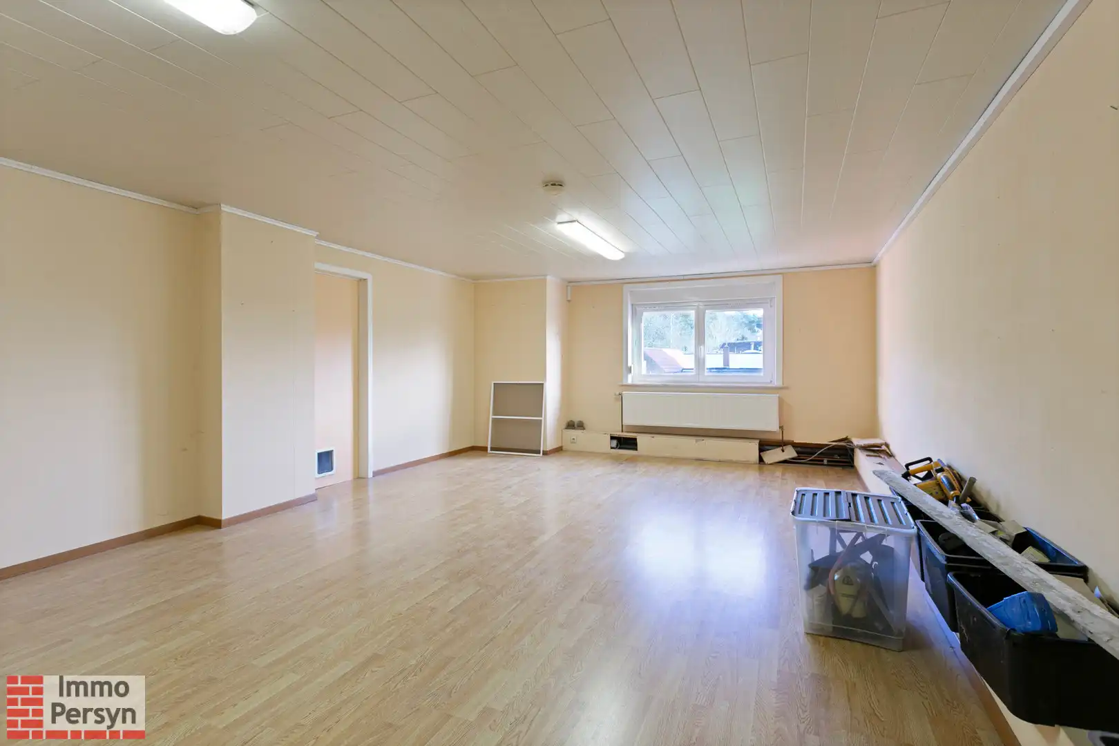 Handelspand met bovenliggend appartement en achterliggende bouwgrond. foto 26