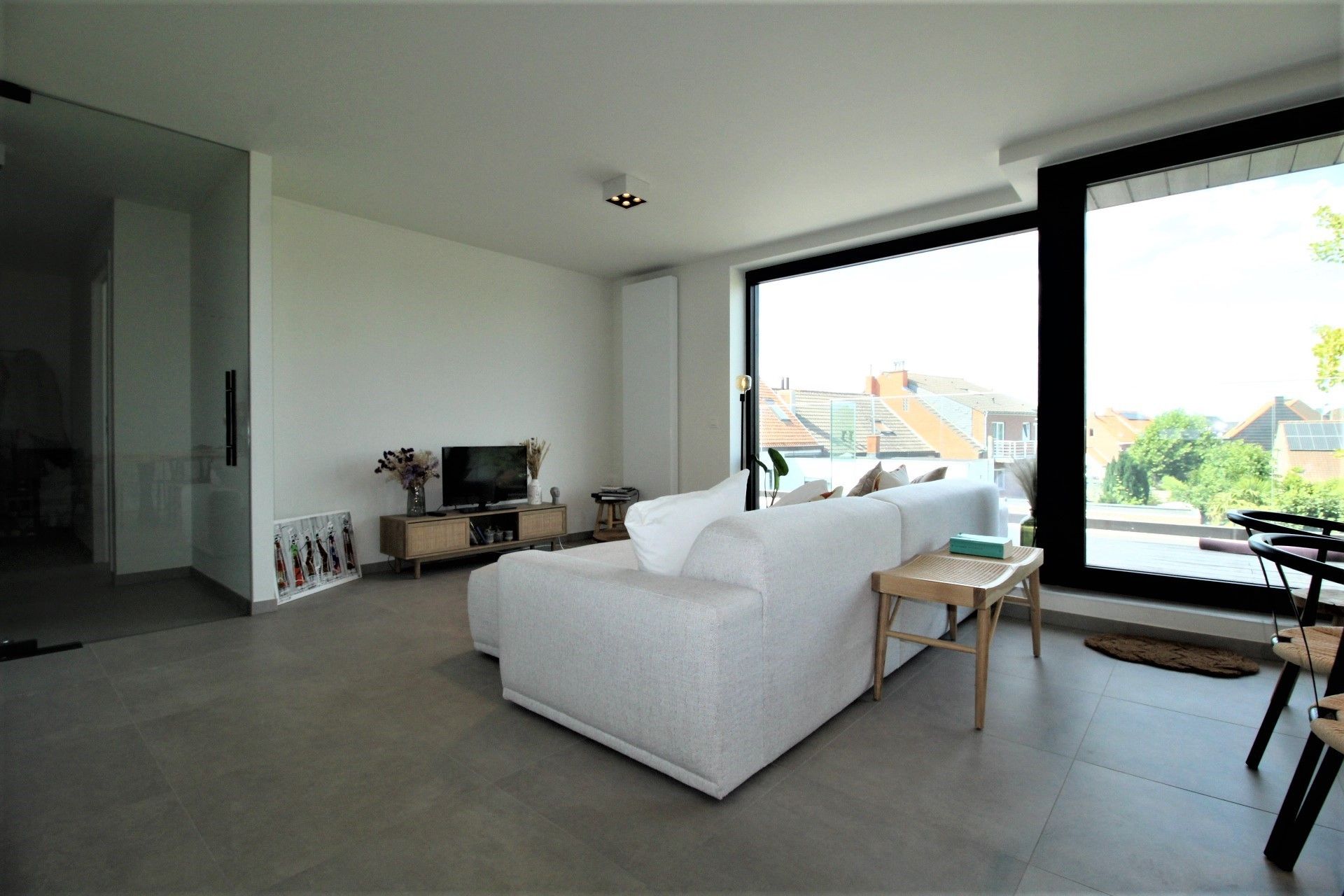 Luxe nieuwbouwappartement met panoramisch terras in hartje Sint-Eloois-Vijve foto 2