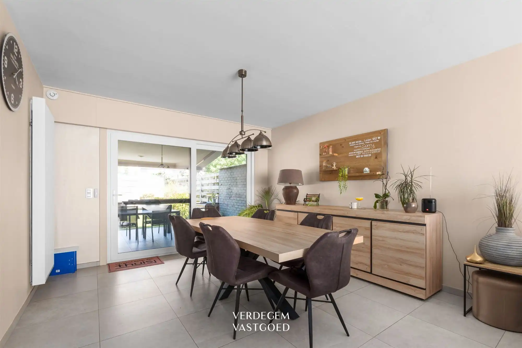 Knappe familiewoning met 4 slaapkamers, garage en geniettuin foto 6