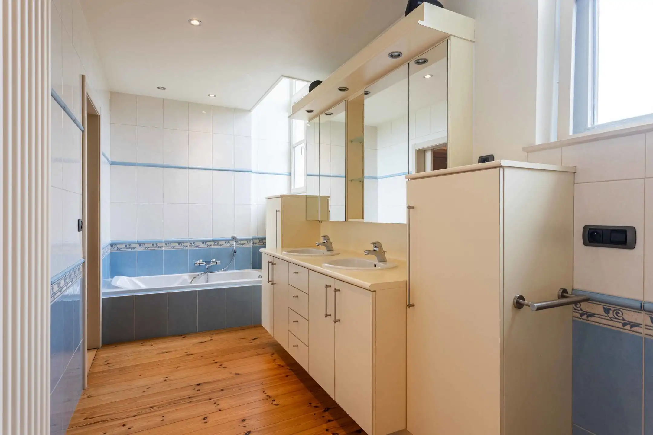 Authentiek gerenoveerde woning met garage in Mater dorp foto 14