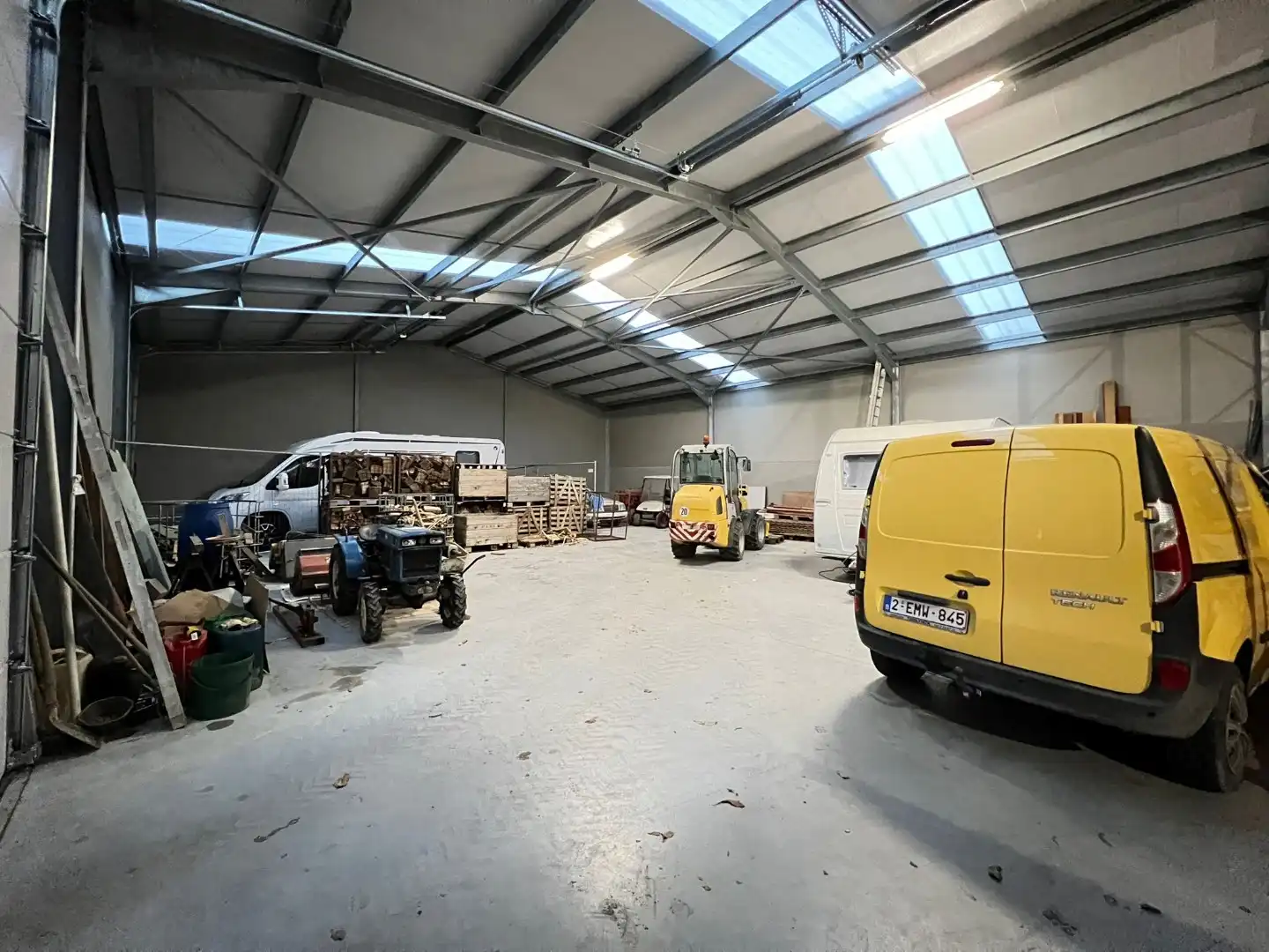 Loods/opslagruimte (270m²) te Beselare foto 2