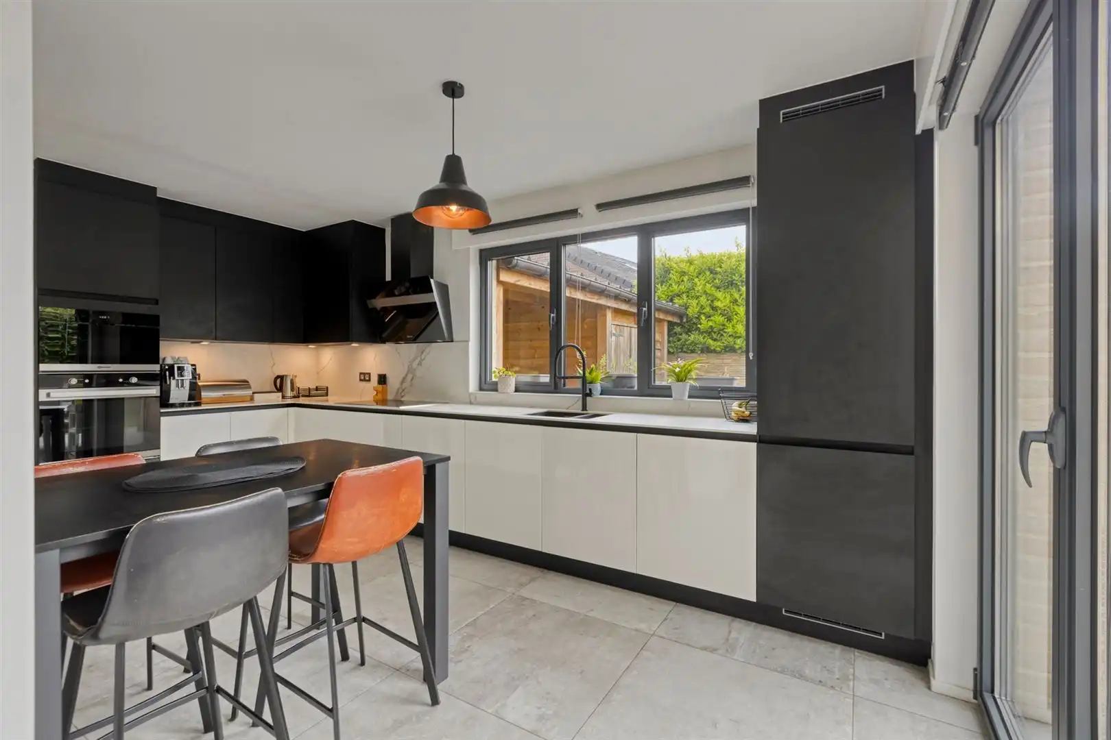 TE KOOP: Verzorgde halfopen bebouwing met 3 slaapkamers in Koersel! foto 10