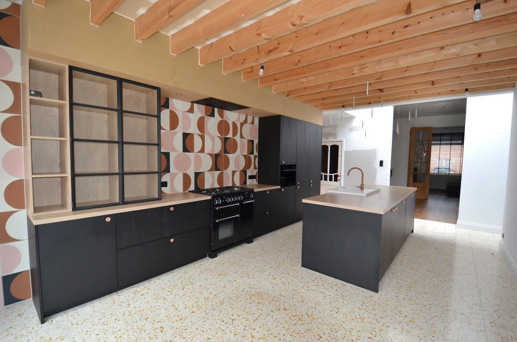 Zeer ruime karaktervolle rijwoning foto 14